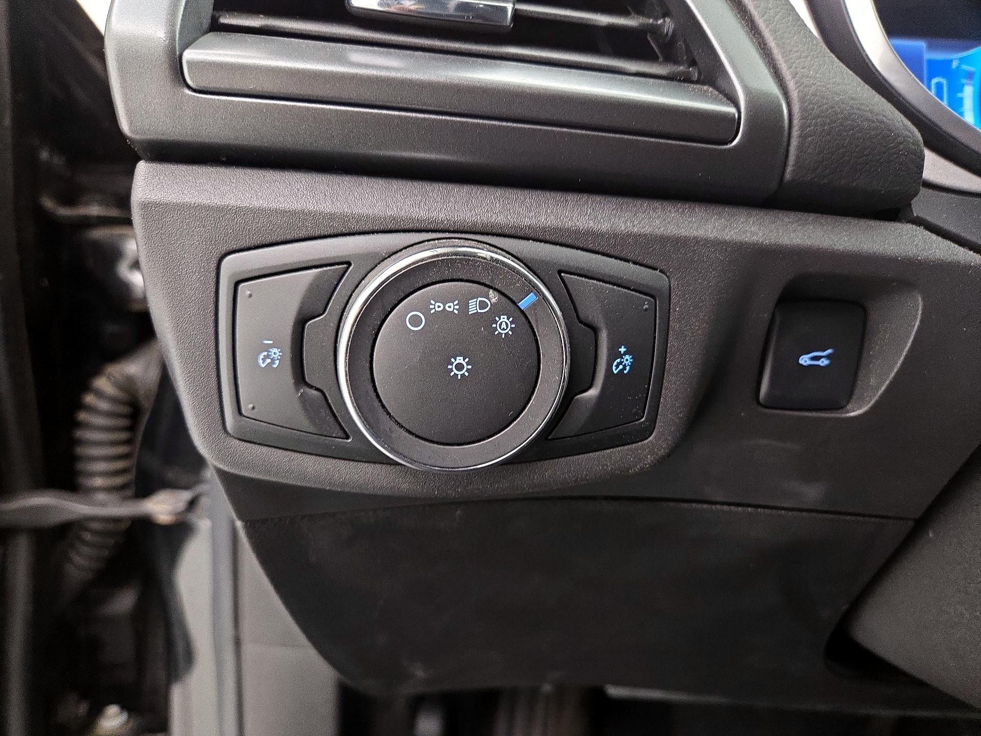 Thumbnail: 2015 Ford Fusion - 13