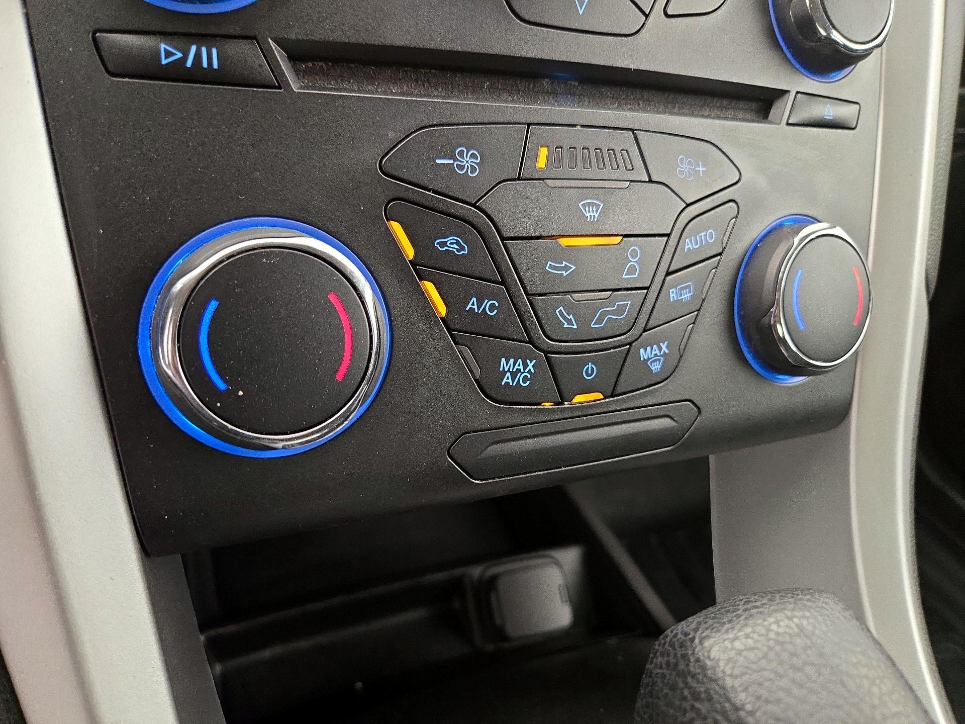 Thumbnail: 2015 Ford Fusion - 16