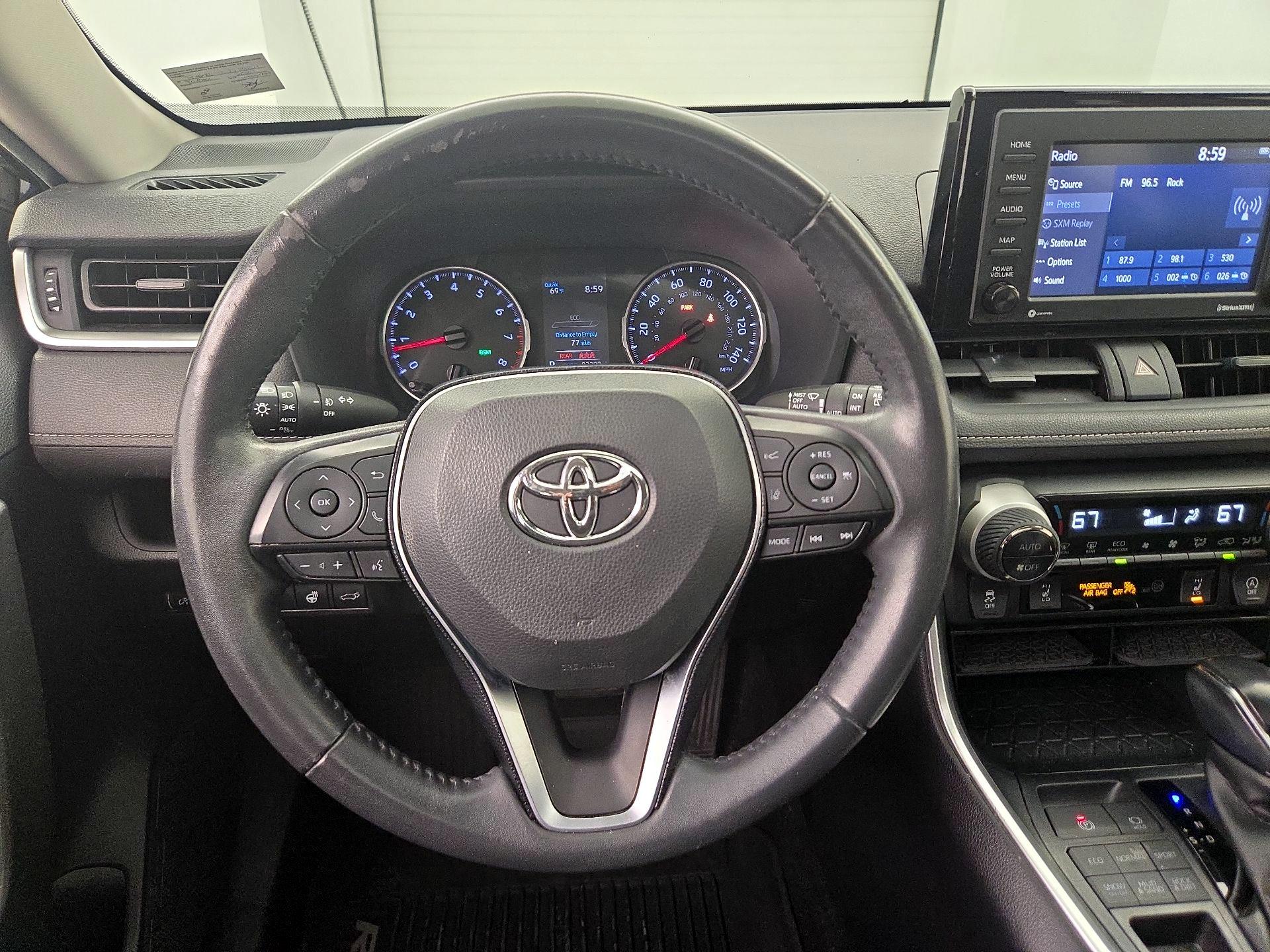 Thumbnail: 2020 Toyota RAV4 - 10
