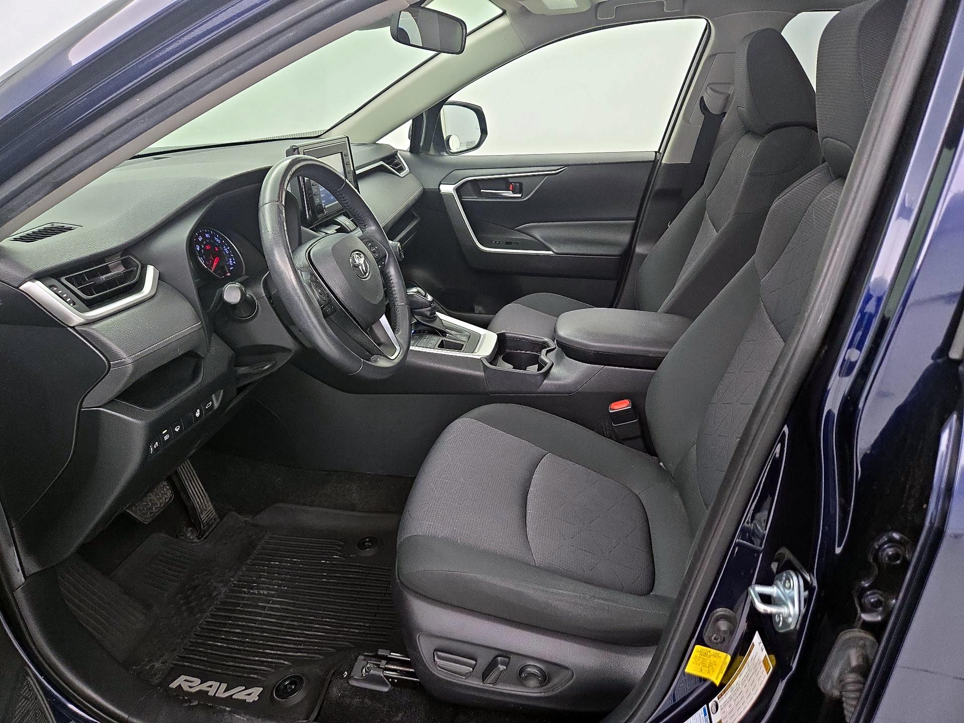 Thumbnail: 2020 Toyota RAV4 - 11