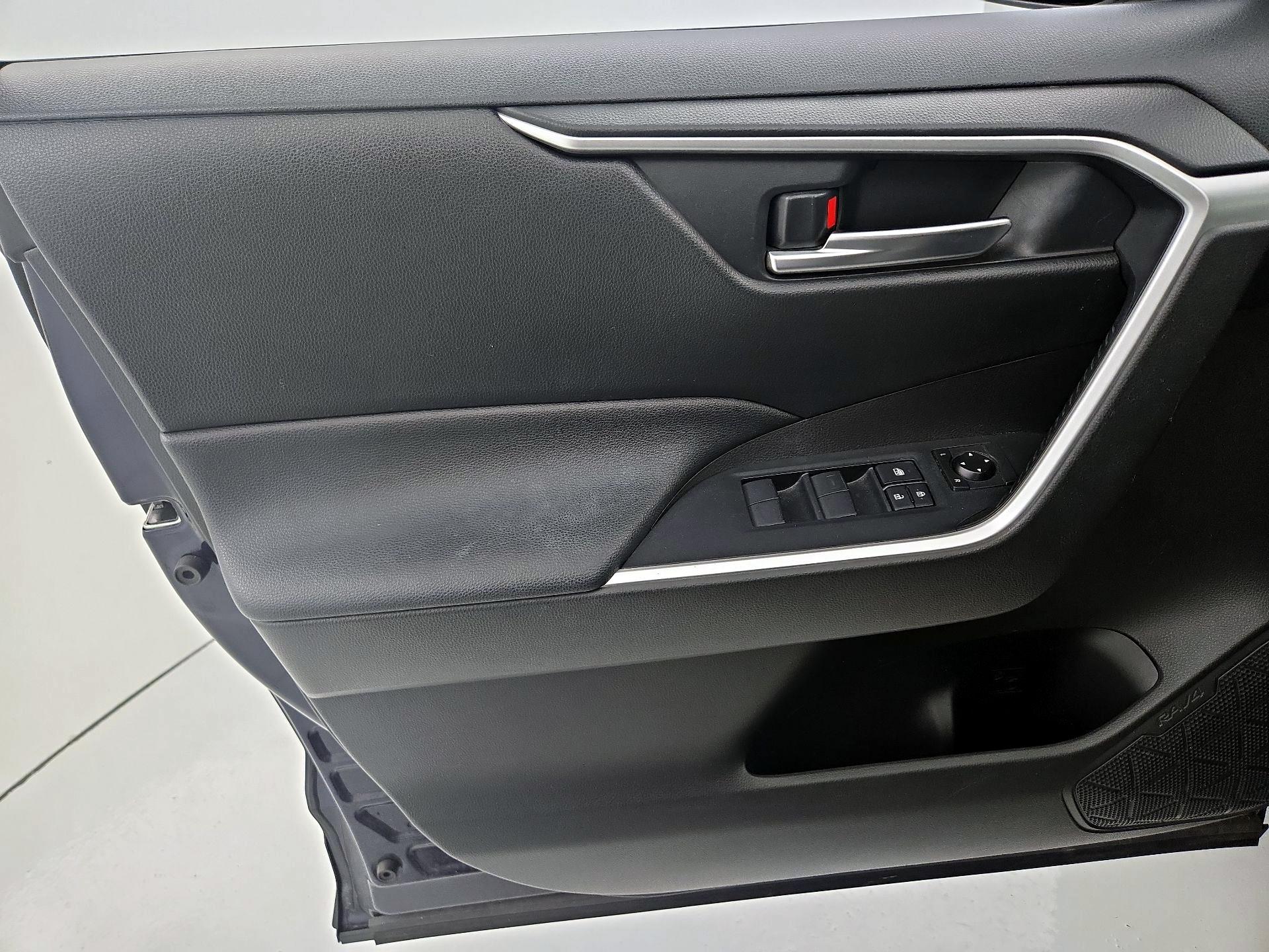 Thumbnail: 2020 Toyota RAV4 - 12