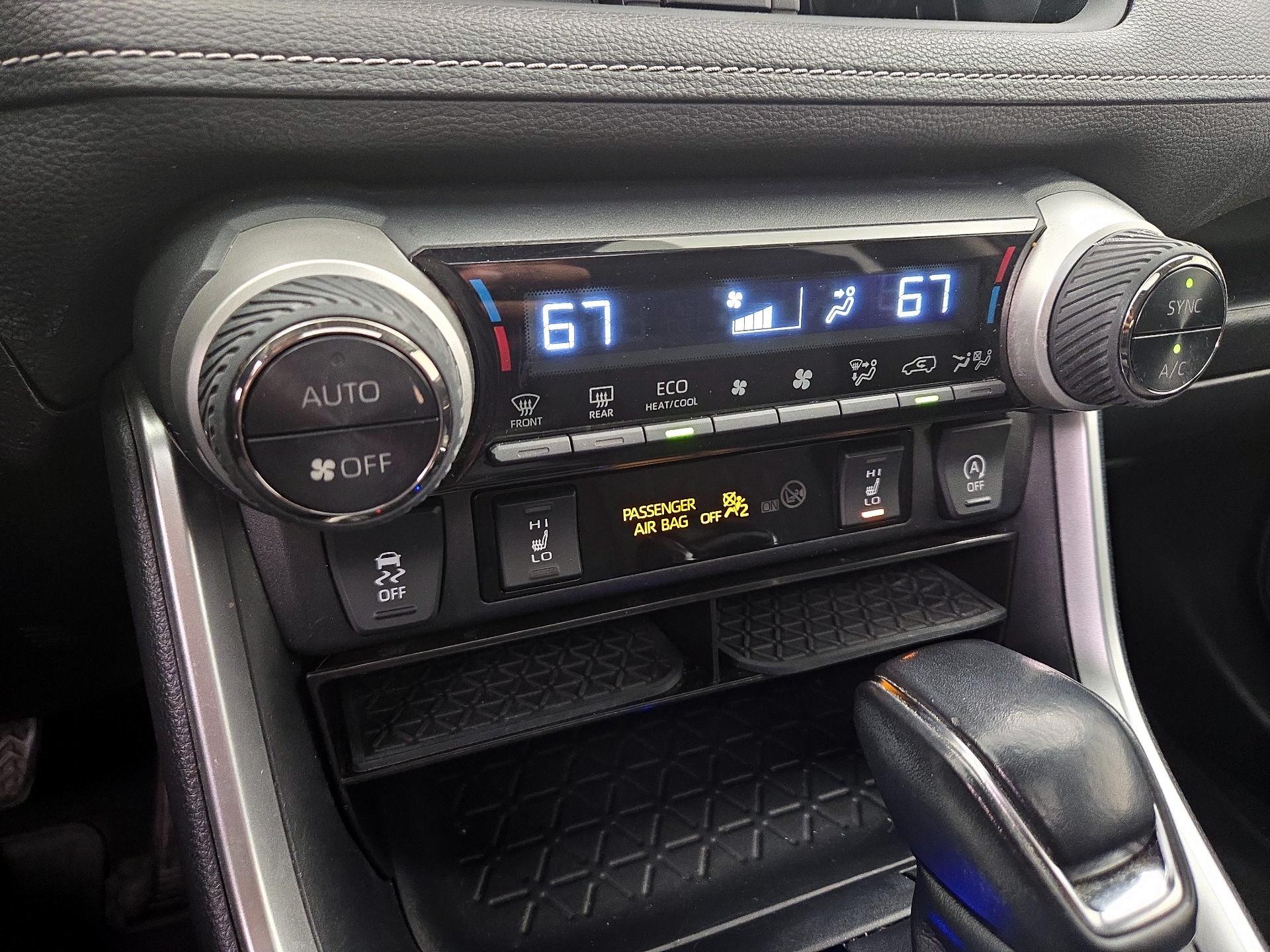 Thumbnail: 2020 Toyota RAV4 - 16