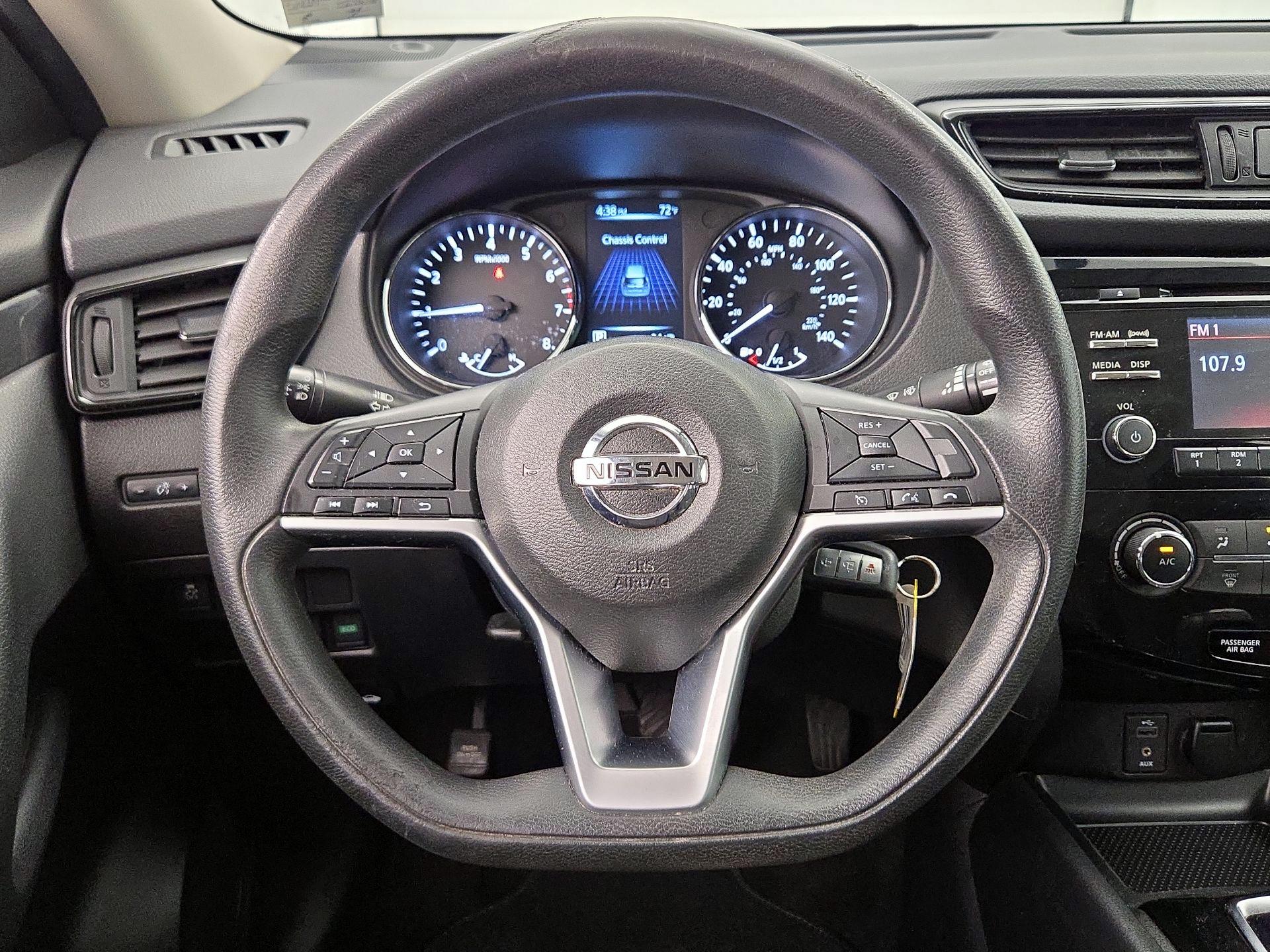 Thumbnail: 2017 Nissan Rogue - 10