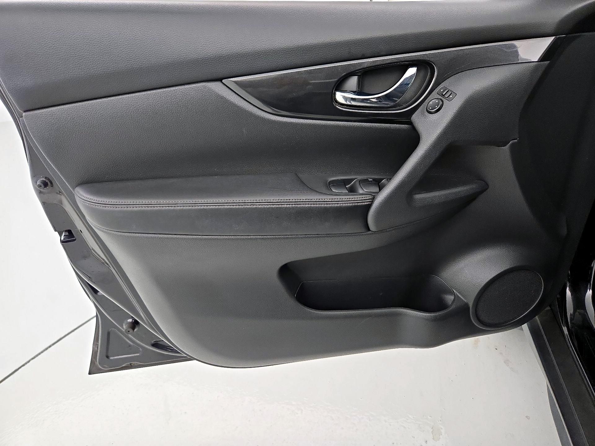 Thumbnail: 2017 Nissan Rogue - 12