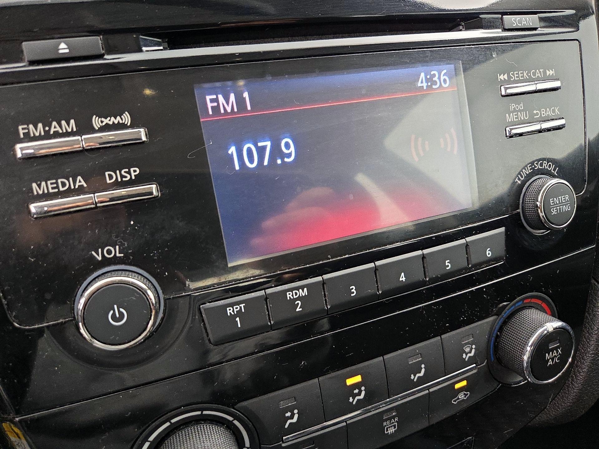 Thumbnail: 2017 Nissan Rogue - 15