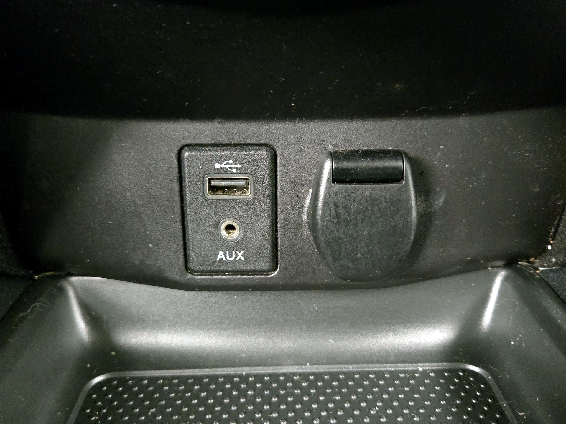 Thumbnail: 2017 Nissan Rogue - 18