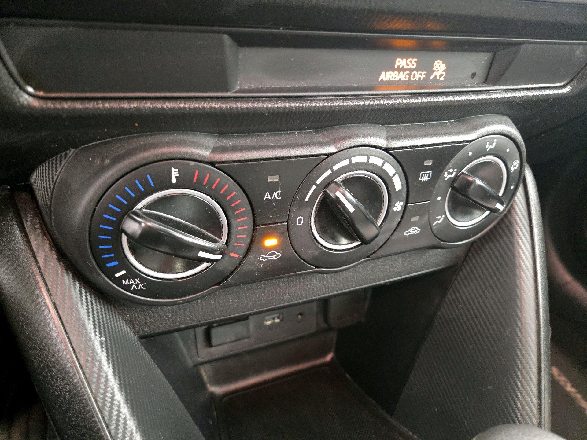 Thumbnail: 2019 Toyota Yaris - 16