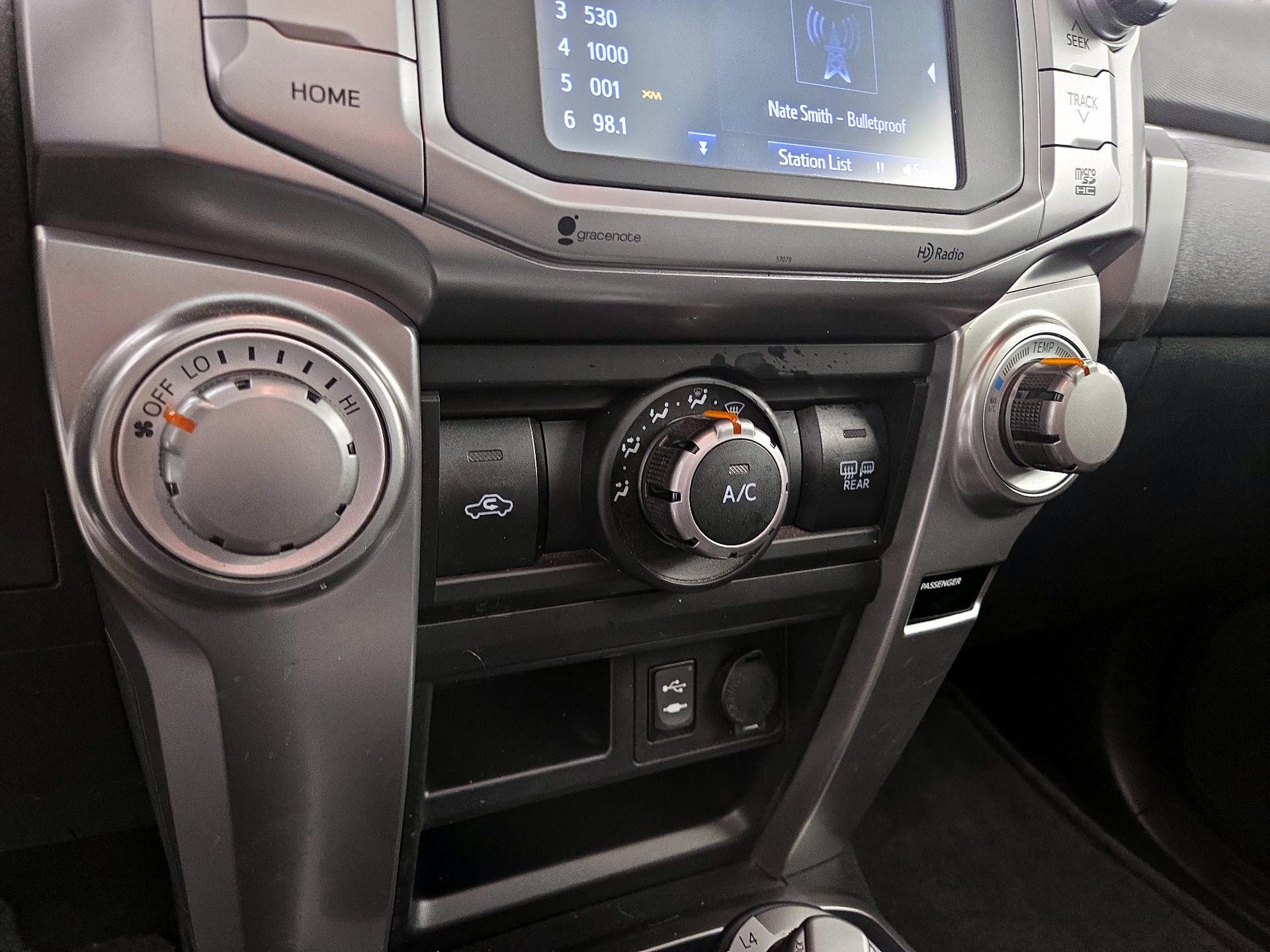 Thumbnail: 2014 Toyota 4Runner - 16