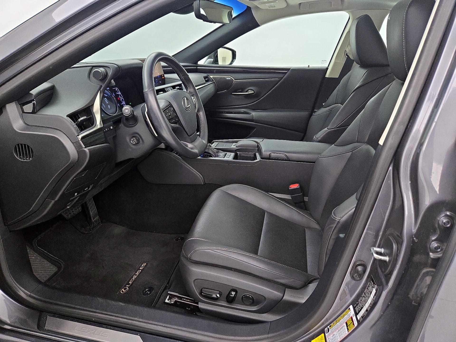 Thumbnail: 2021 Lexus ES - 11