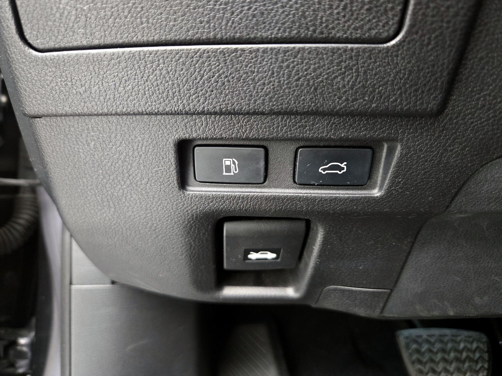 Thumbnail: 2021 Lexus ES - 13