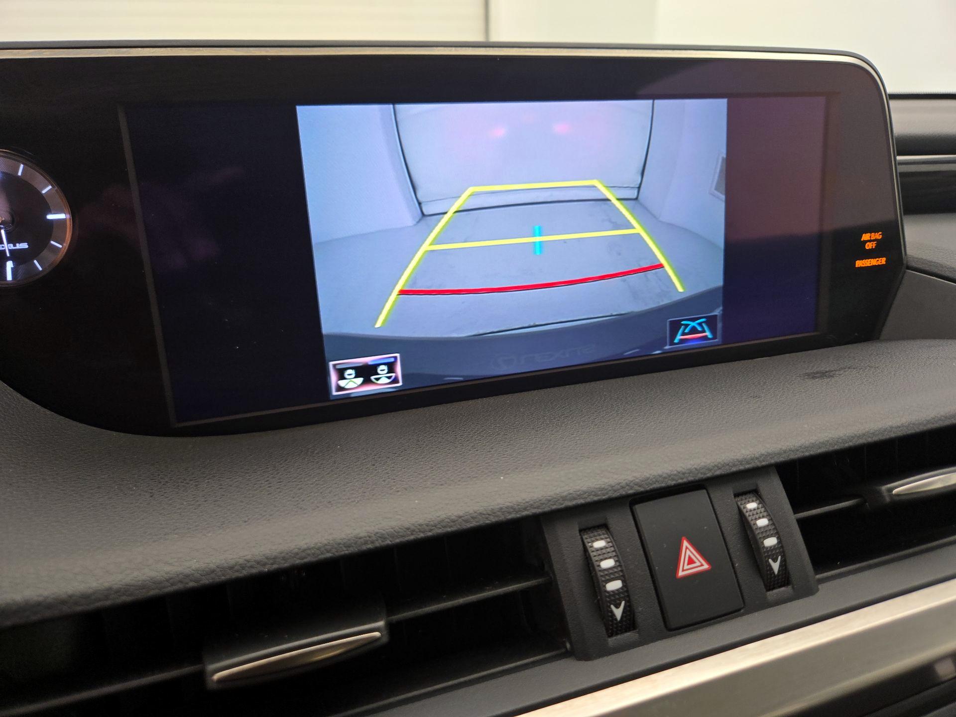 Thumbnail: 2021 Lexus ES - 15