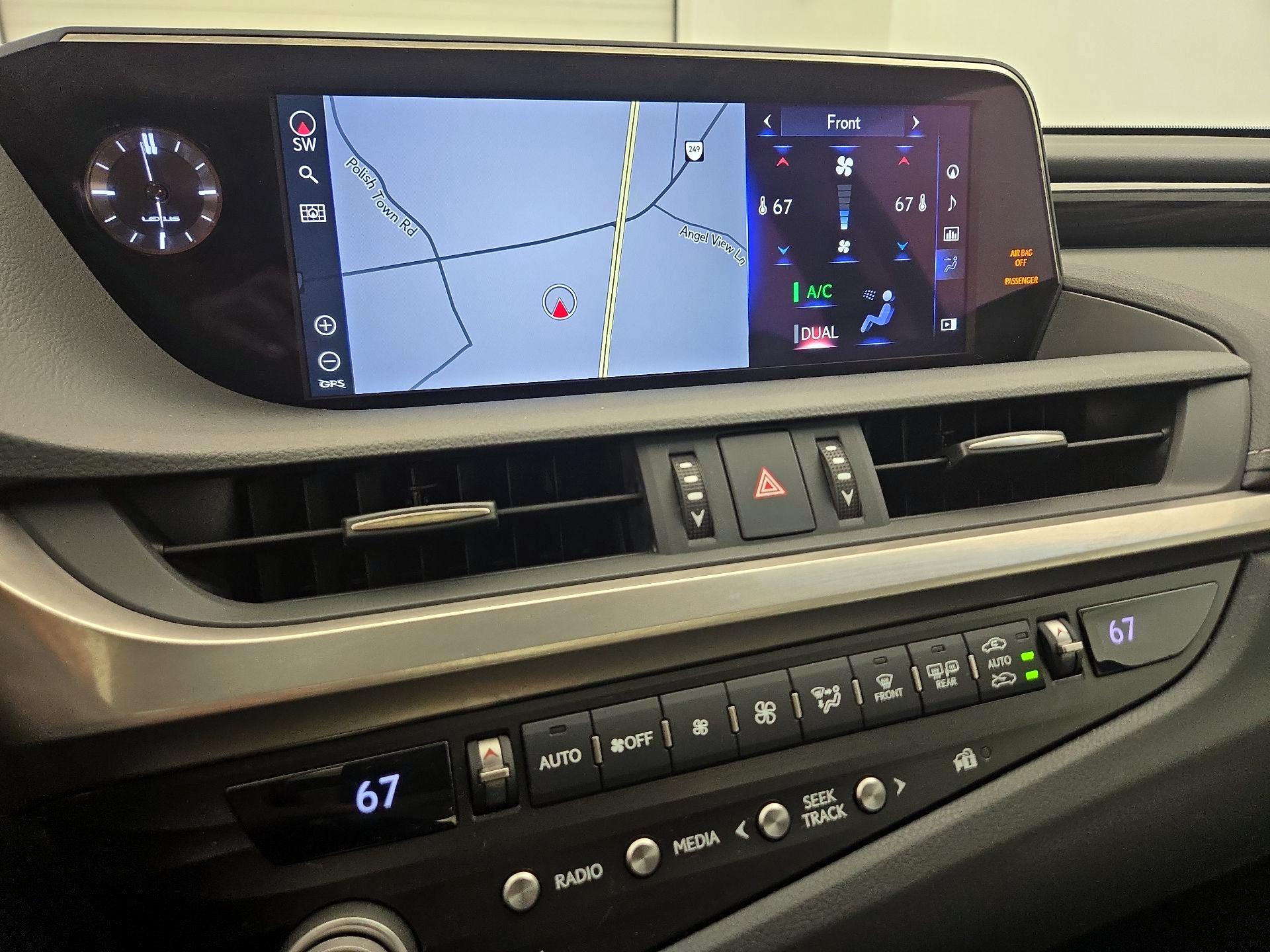 Thumbnail: 2021 Lexus ES - 17