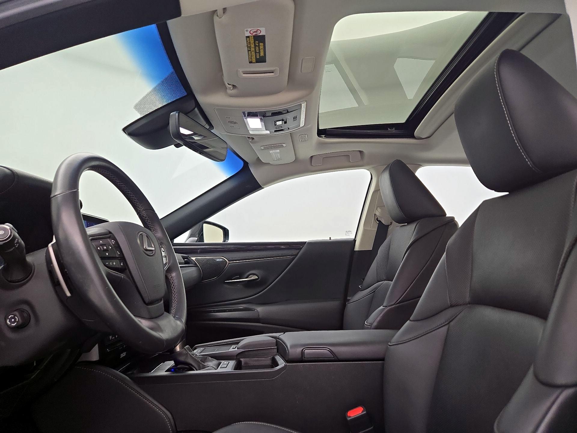 Thumbnail: 2021 Lexus ES - 20