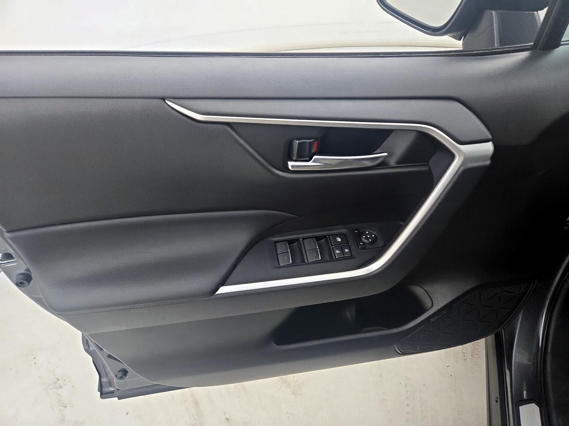 Thumbnail: 2022 Toyota RAV4 - 12