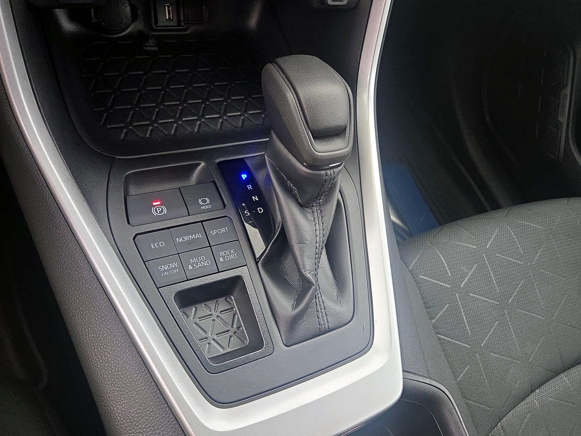 Thumbnail: 2022 Toyota RAV4 - 17