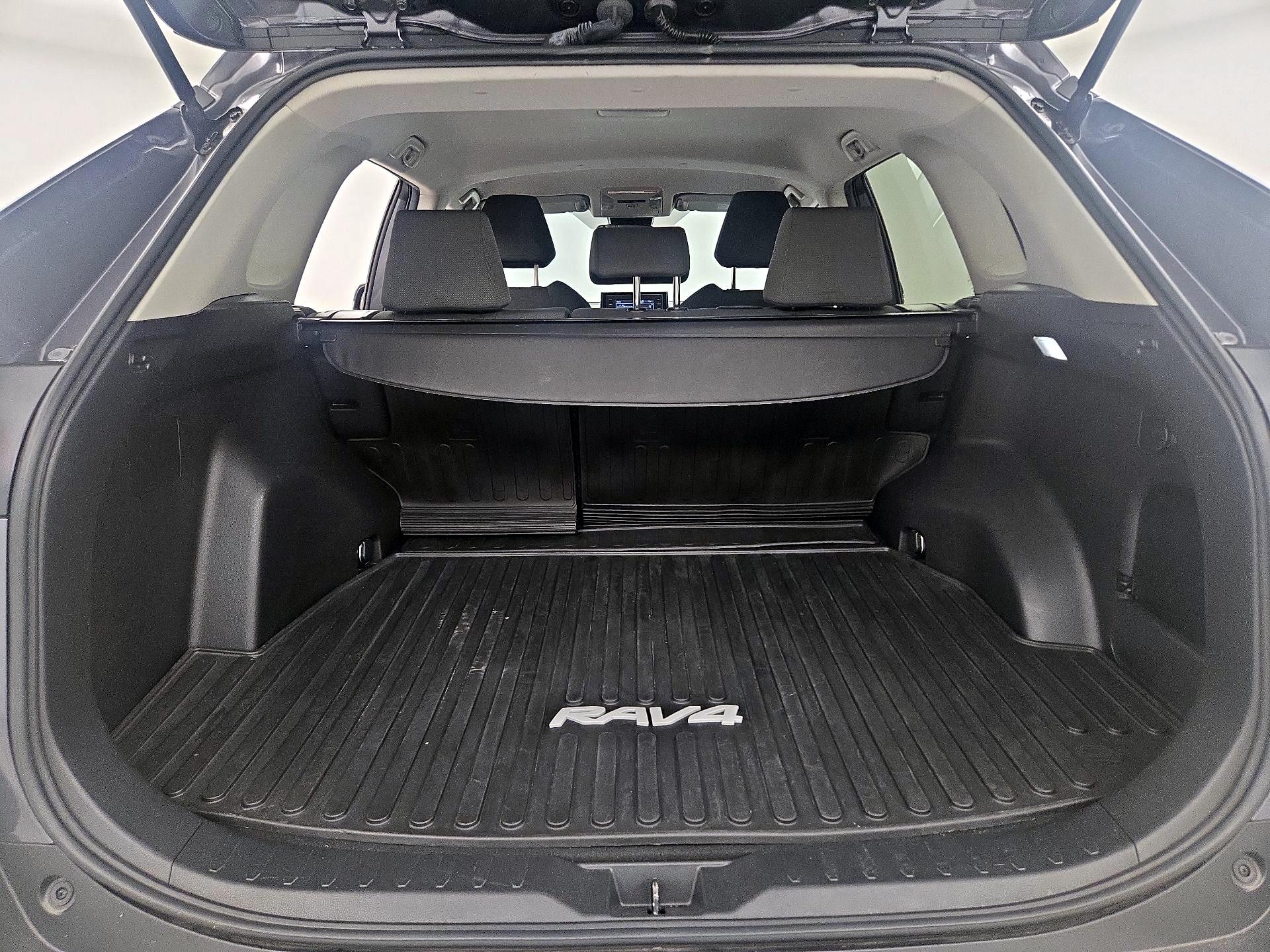 Thumbnail: 2022 Toyota RAV4 - 20