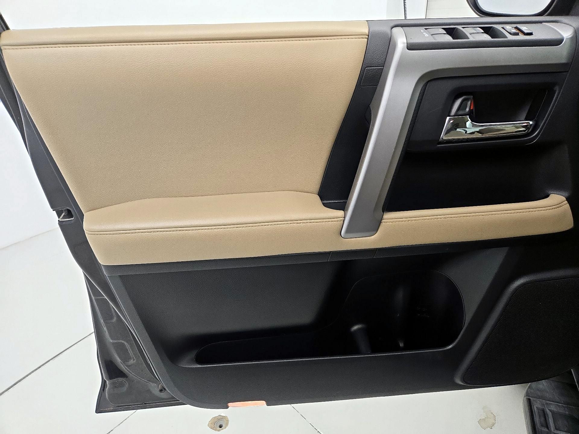 Thumbnail: 2015 Toyota 4Runner - 12
