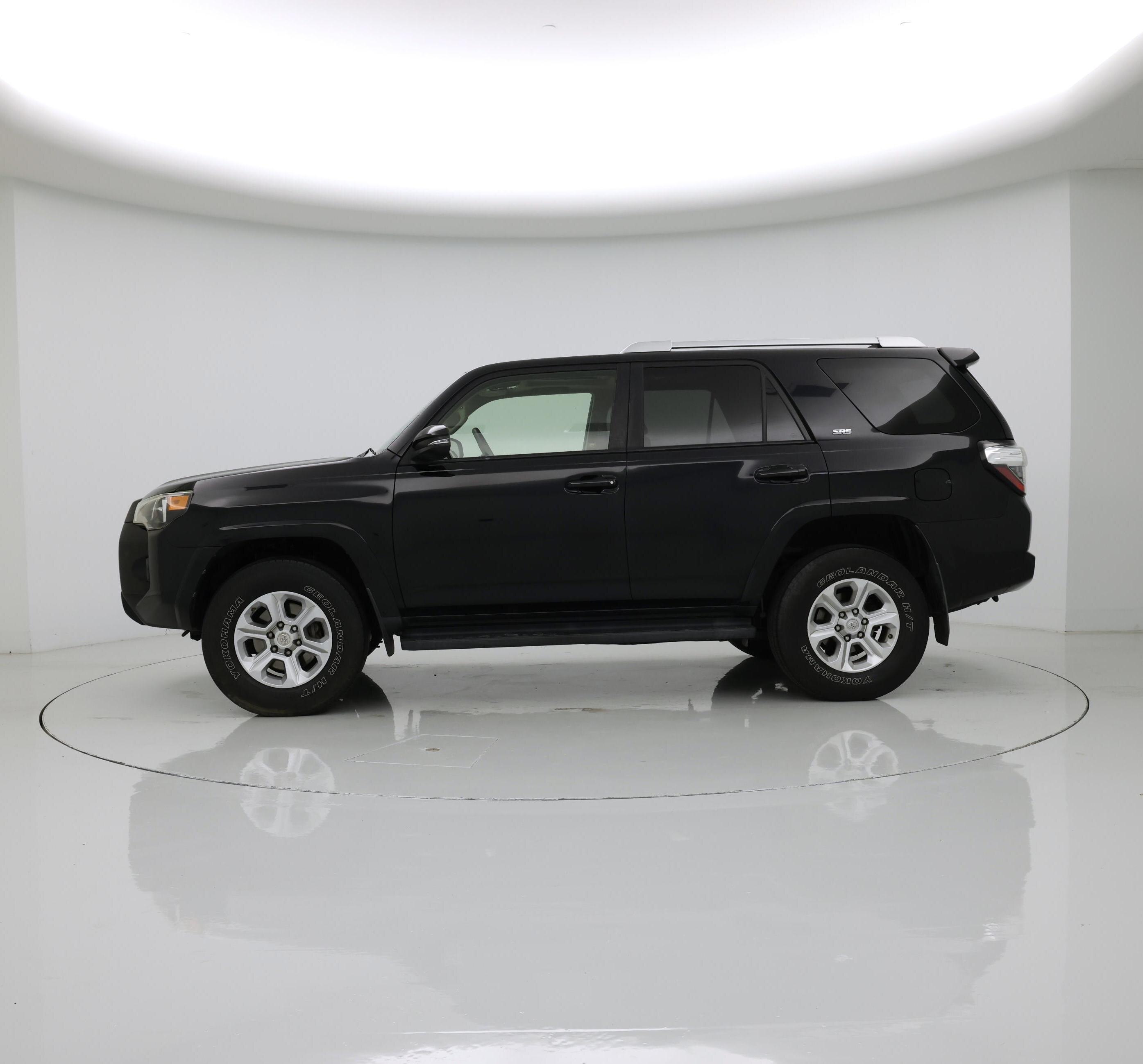 Thumbnail: 2015 Toyota 4Runner - 3
