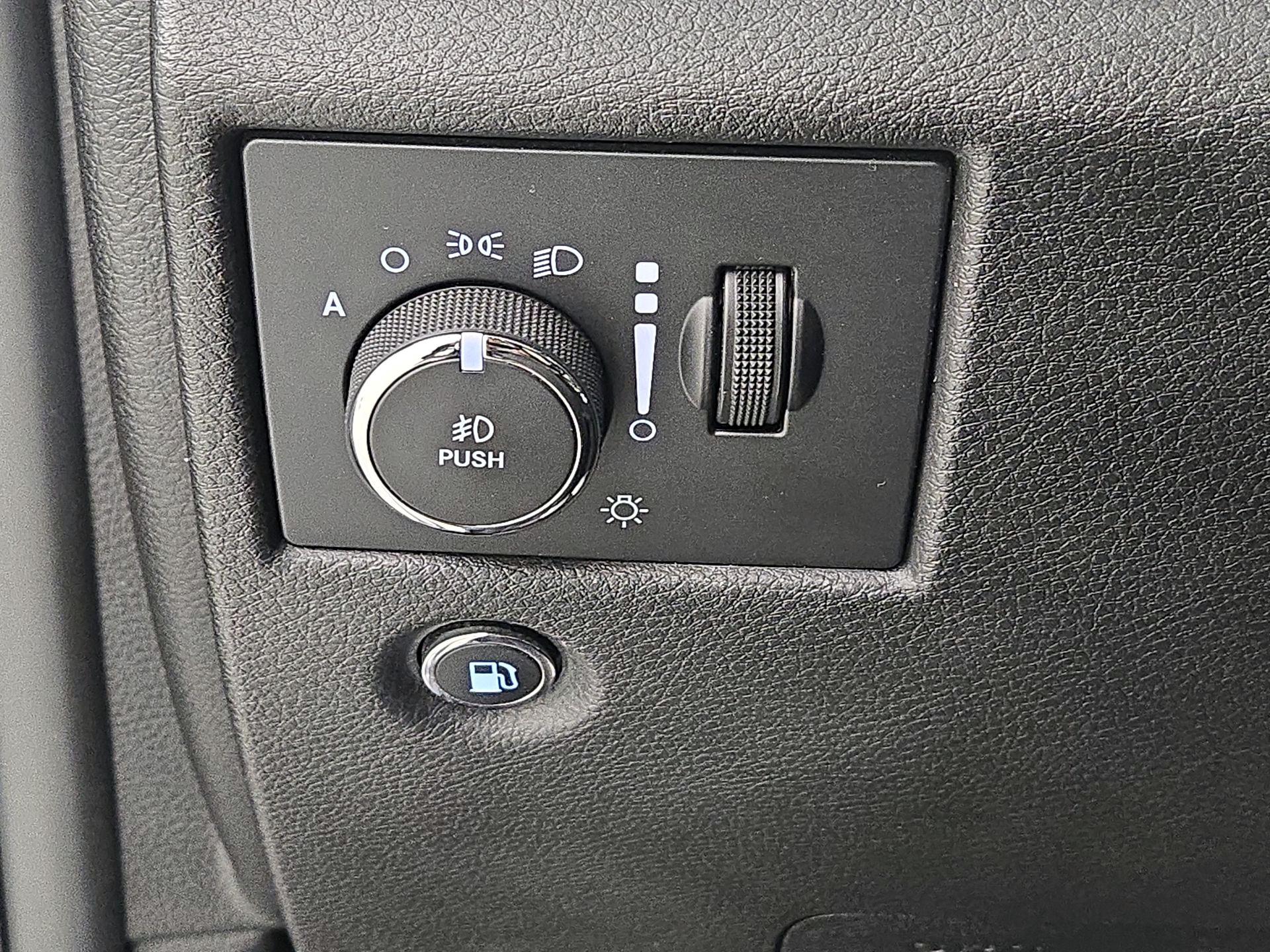 Thumbnail: 2017 Jeep Grand Cherokee - 13