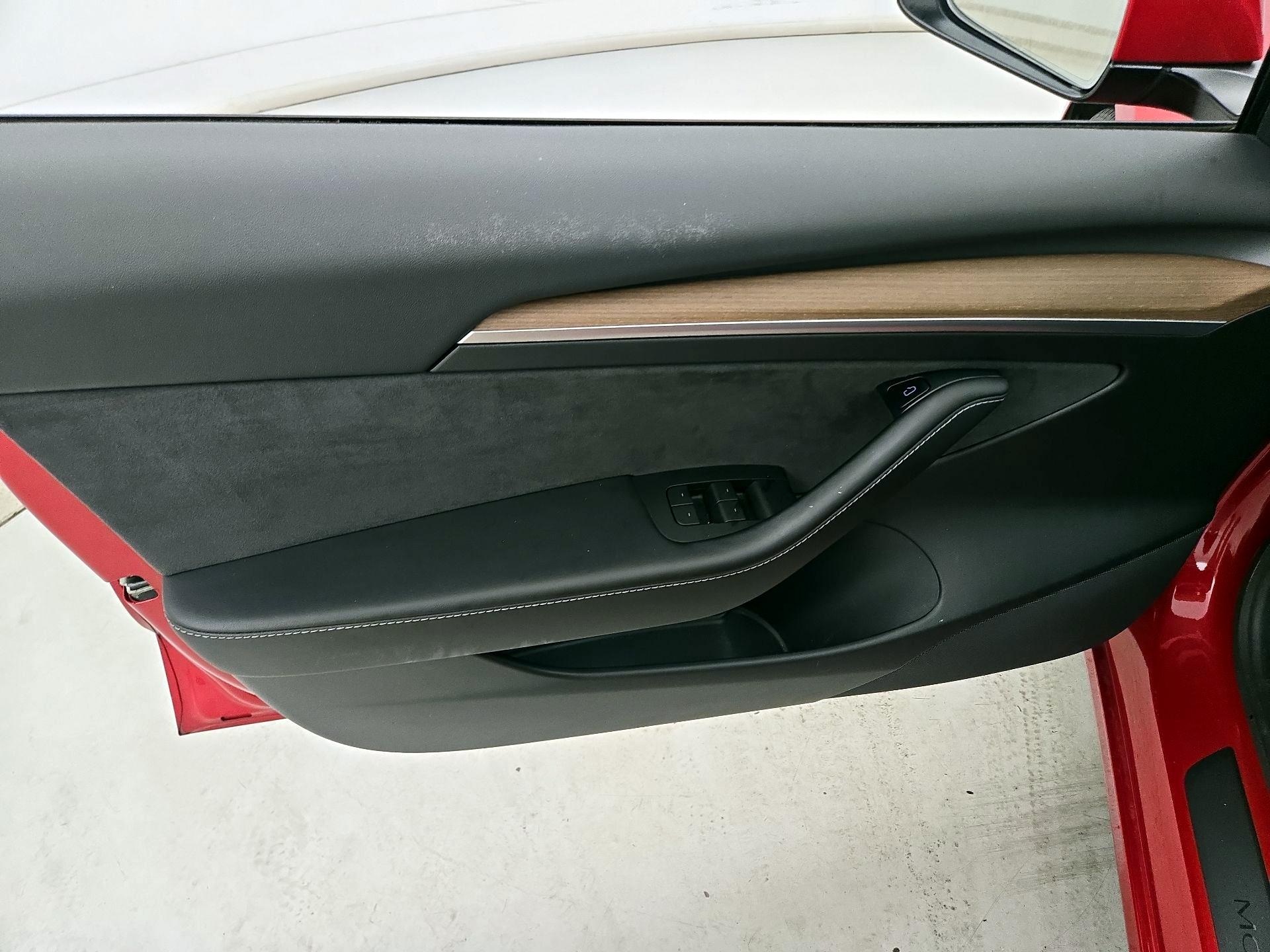 Thumbnail: 2021 Tesla Model 3 - 12