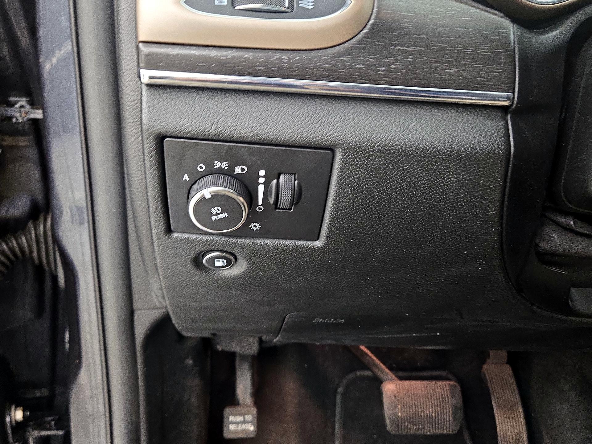 Thumbnail: 2015 Jeep Grand Cherokee - 13
