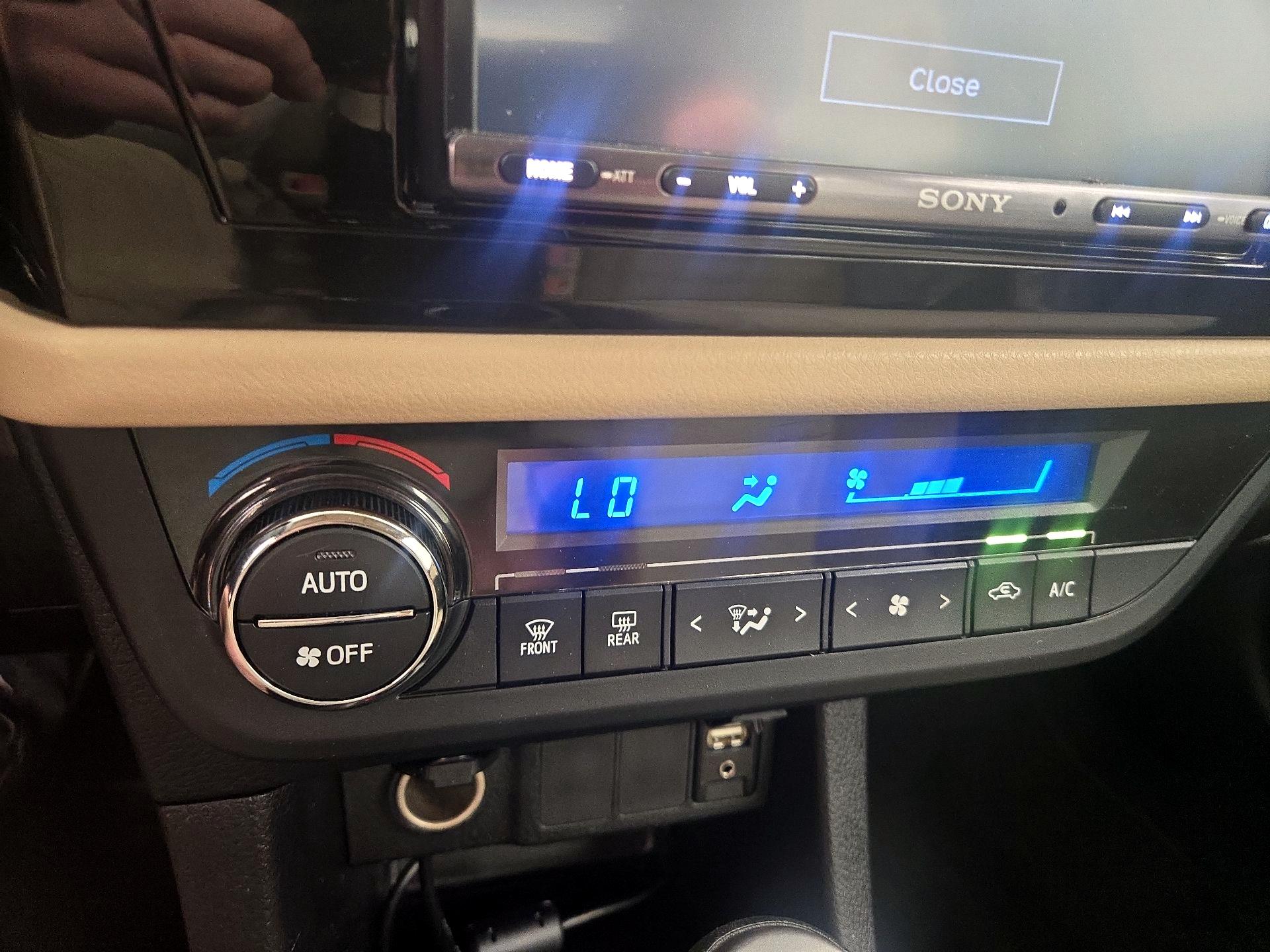 Thumbnail: 2014 Toyota Corolla - 16