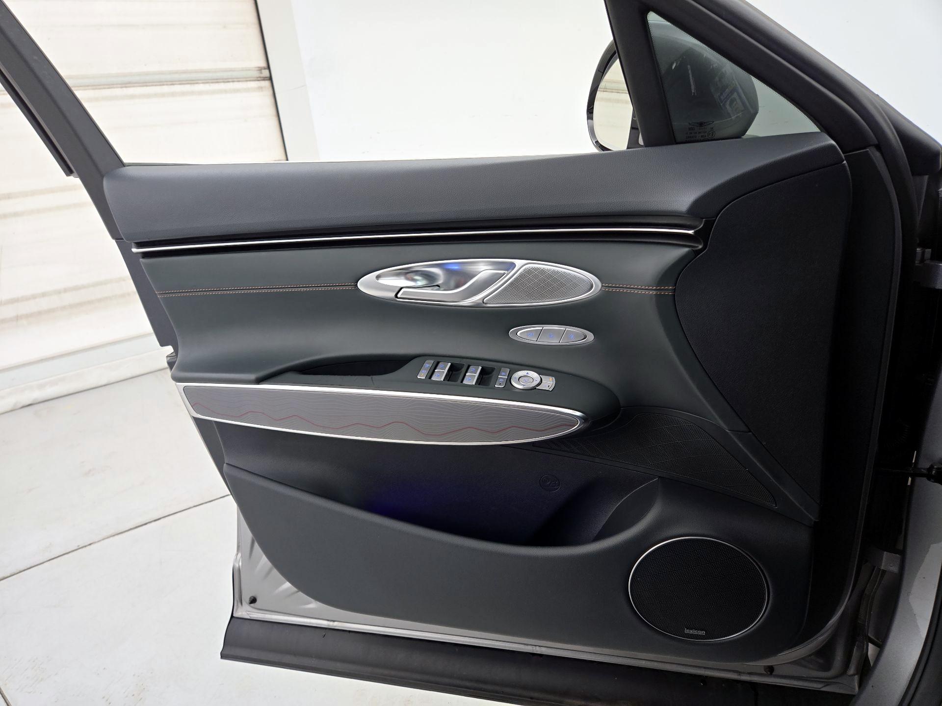 Thumbnail: 2023 Genesis GV70 - 12