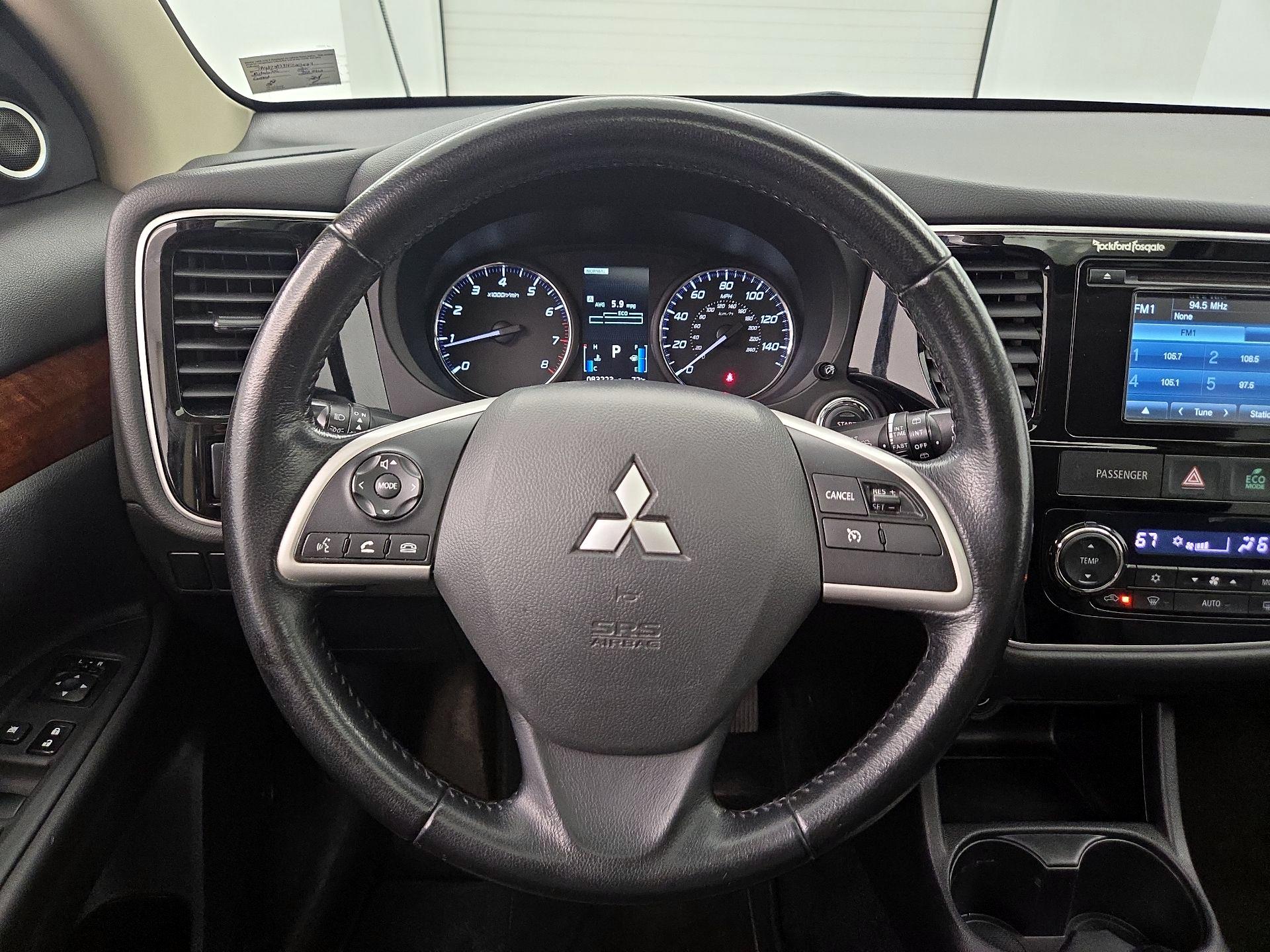 Thumbnail: 2015 Mitsubishi Outlander - 10