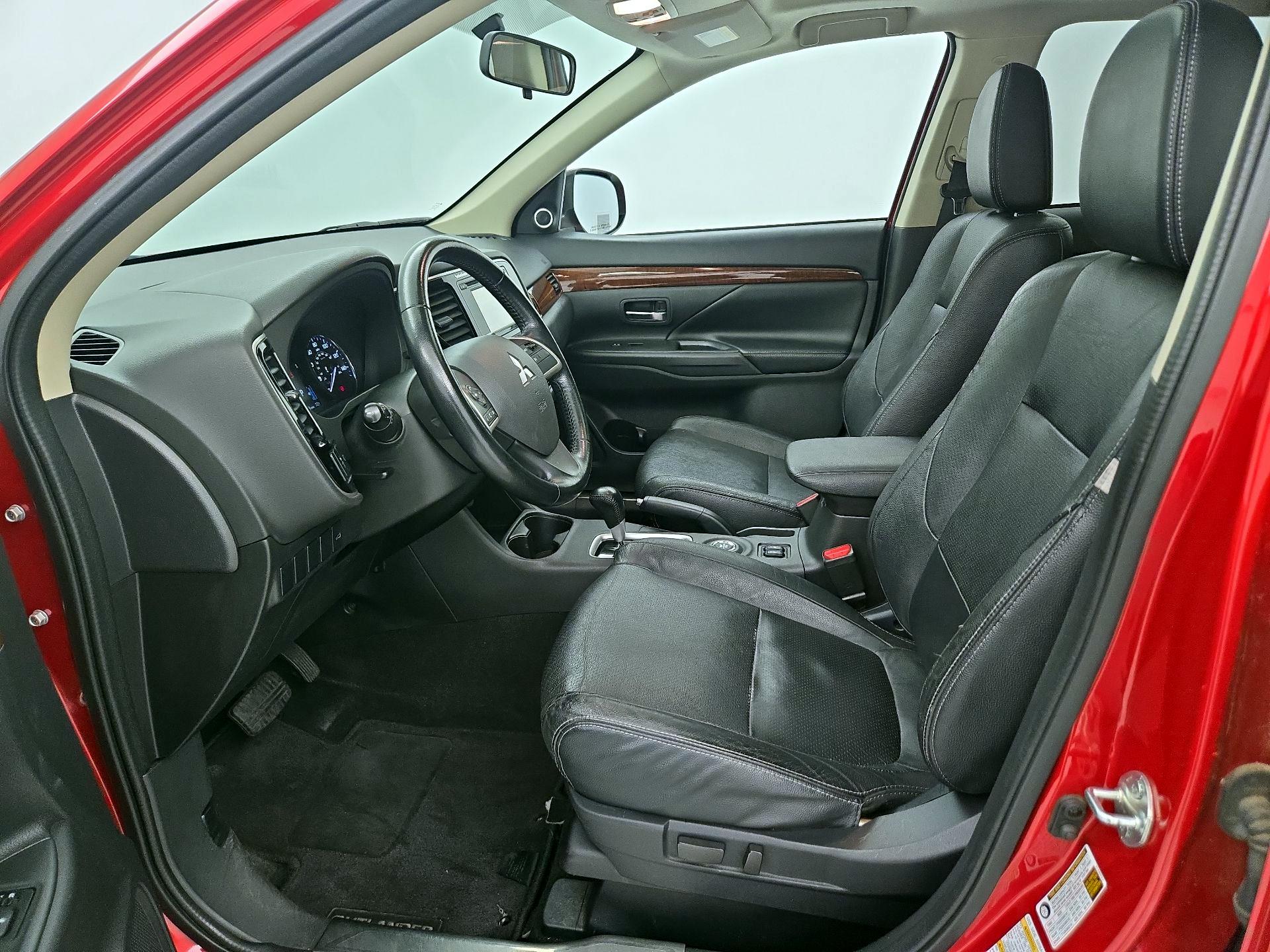 Thumbnail: 2015 Mitsubishi Outlander - 11
