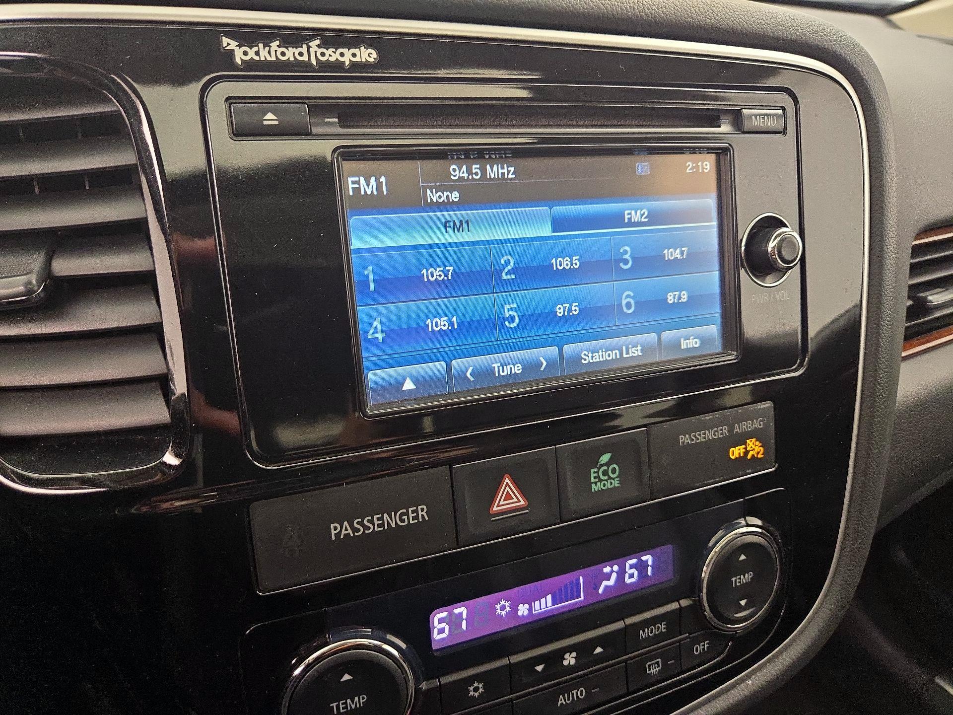 Thumbnail: 2015 Mitsubishi Outlander - 15