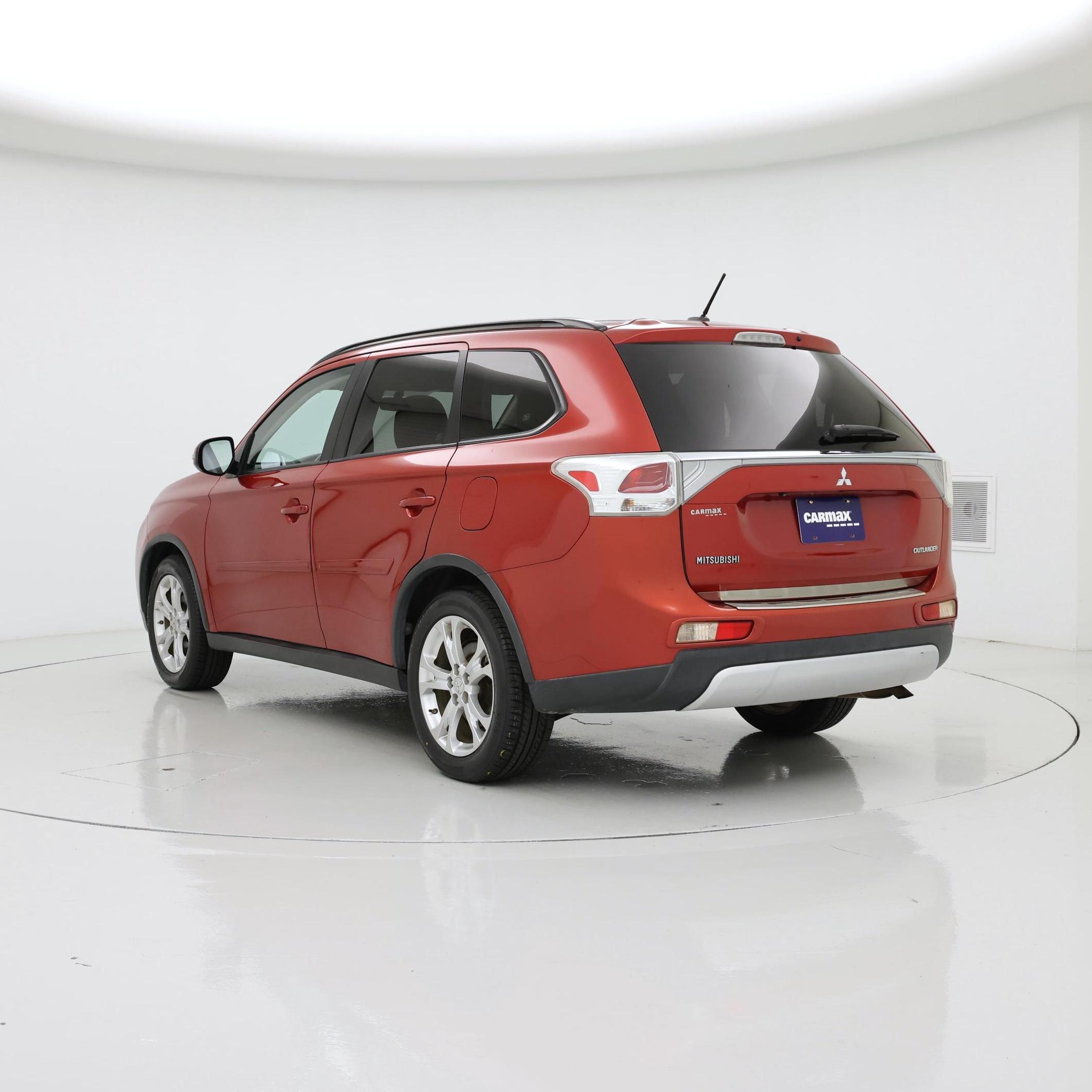 Thumbnail: 2015 Mitsubishi Outlander - 2