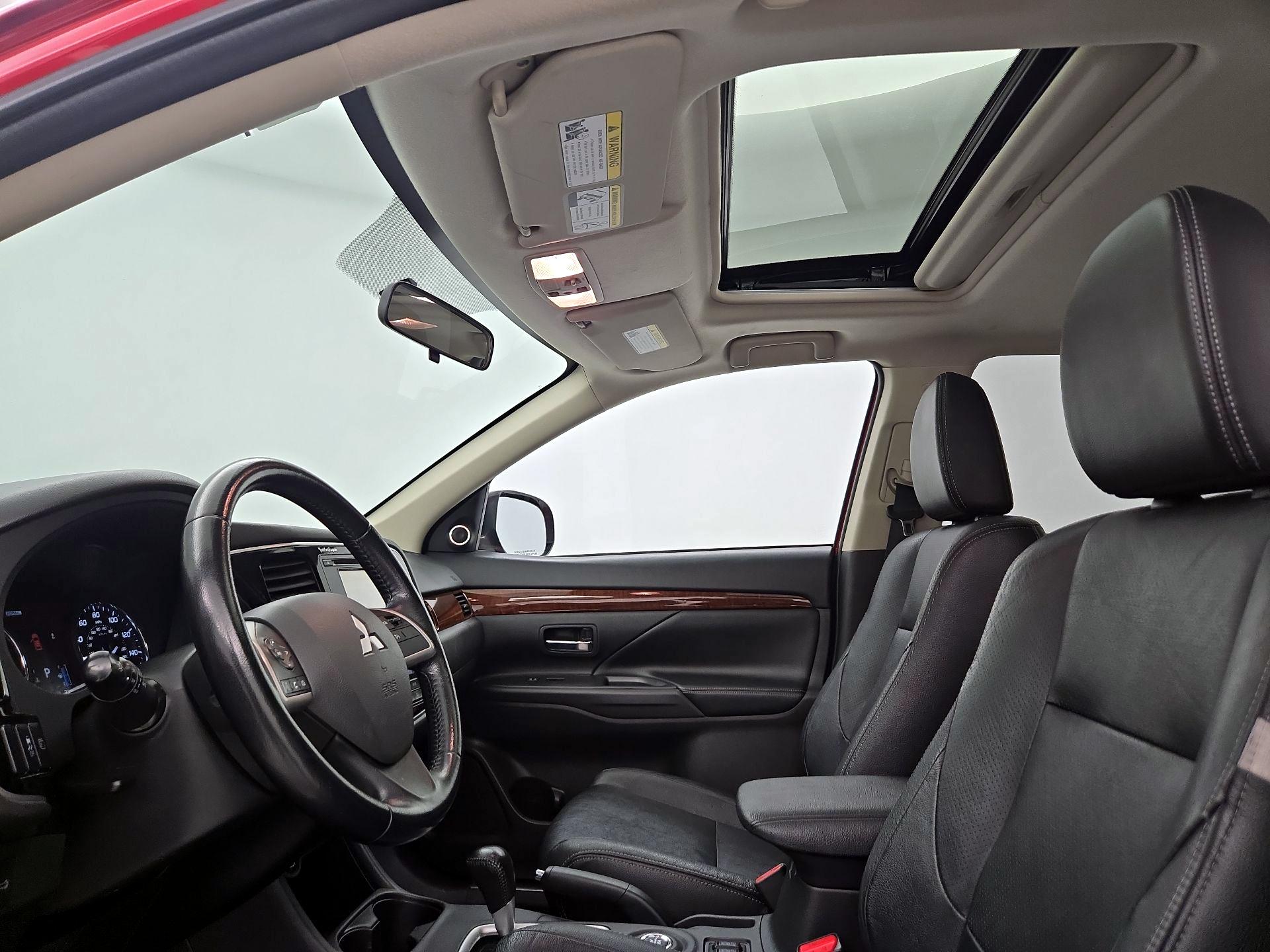 Thumbnail: 2015 Mitsubishi Outlander - 19