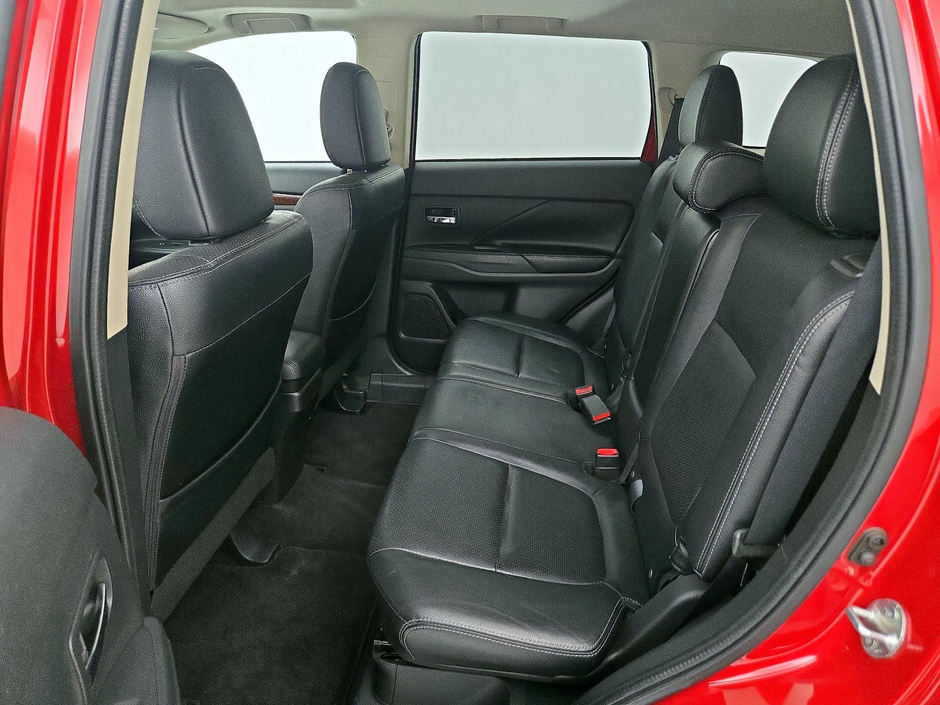 Thumbnail: 2015 Mitsubishi Outlander - 20