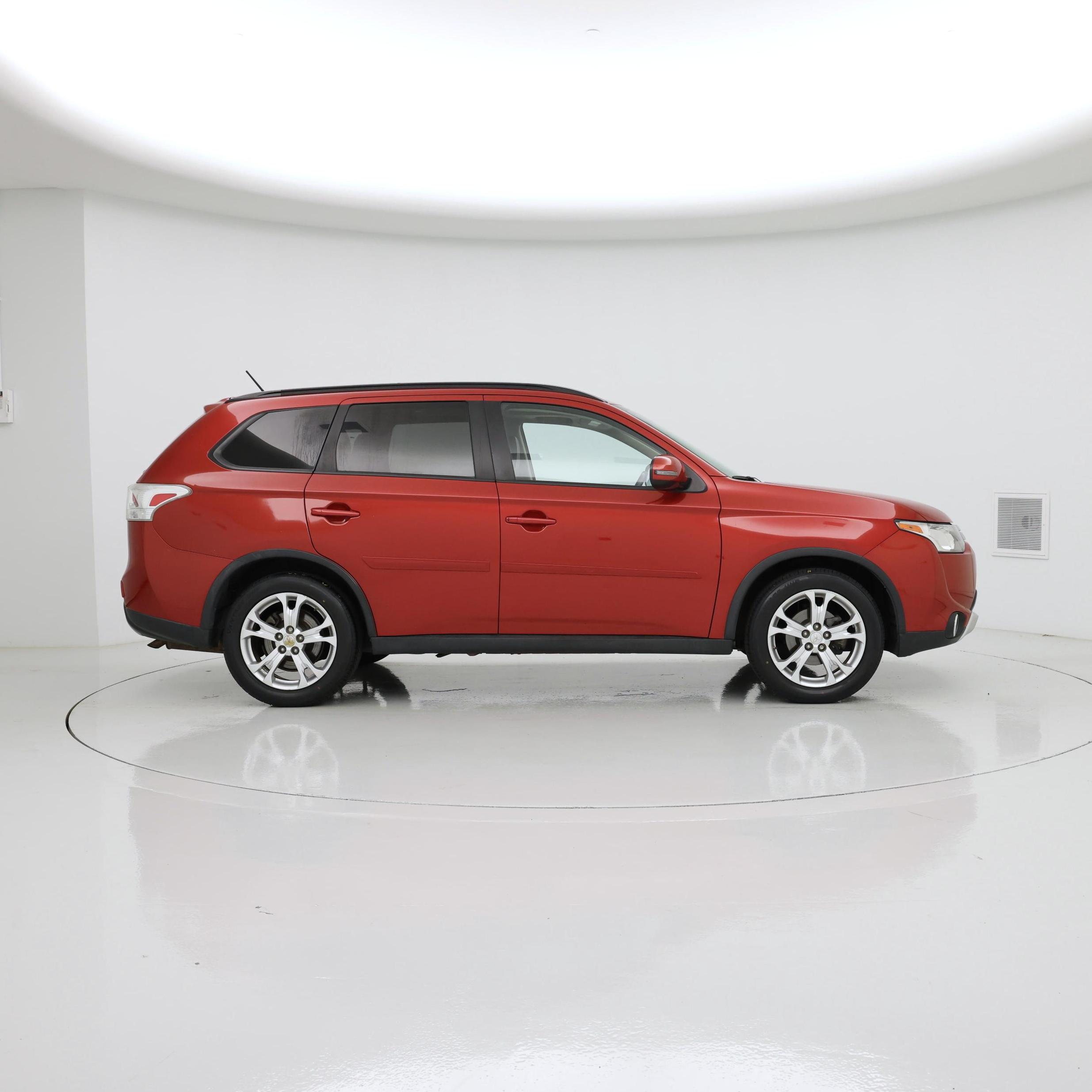 Thumbnail: 2015 Mitsubishi Outlander - 7