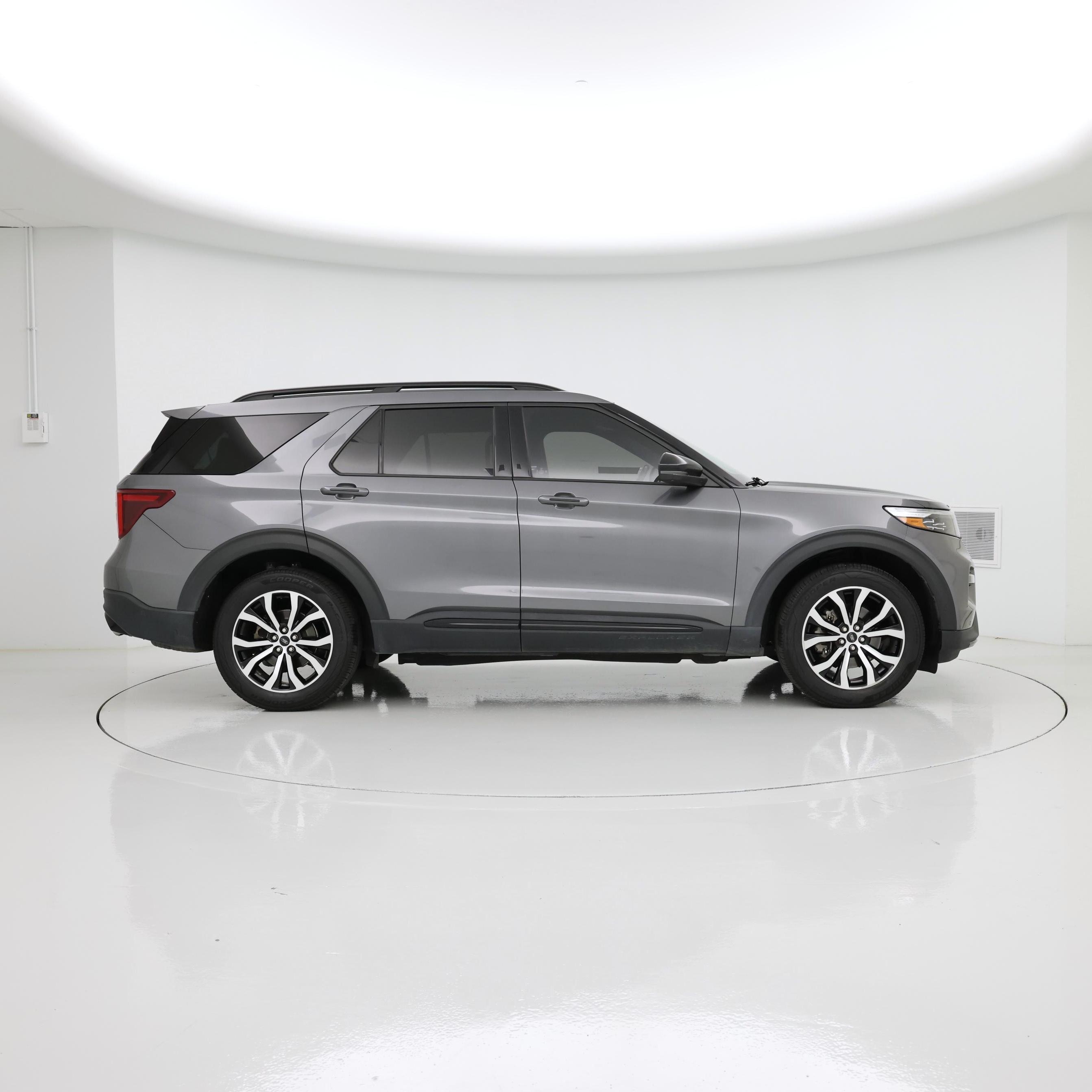 Thumbnail: 2021 Ford Explorer - 7