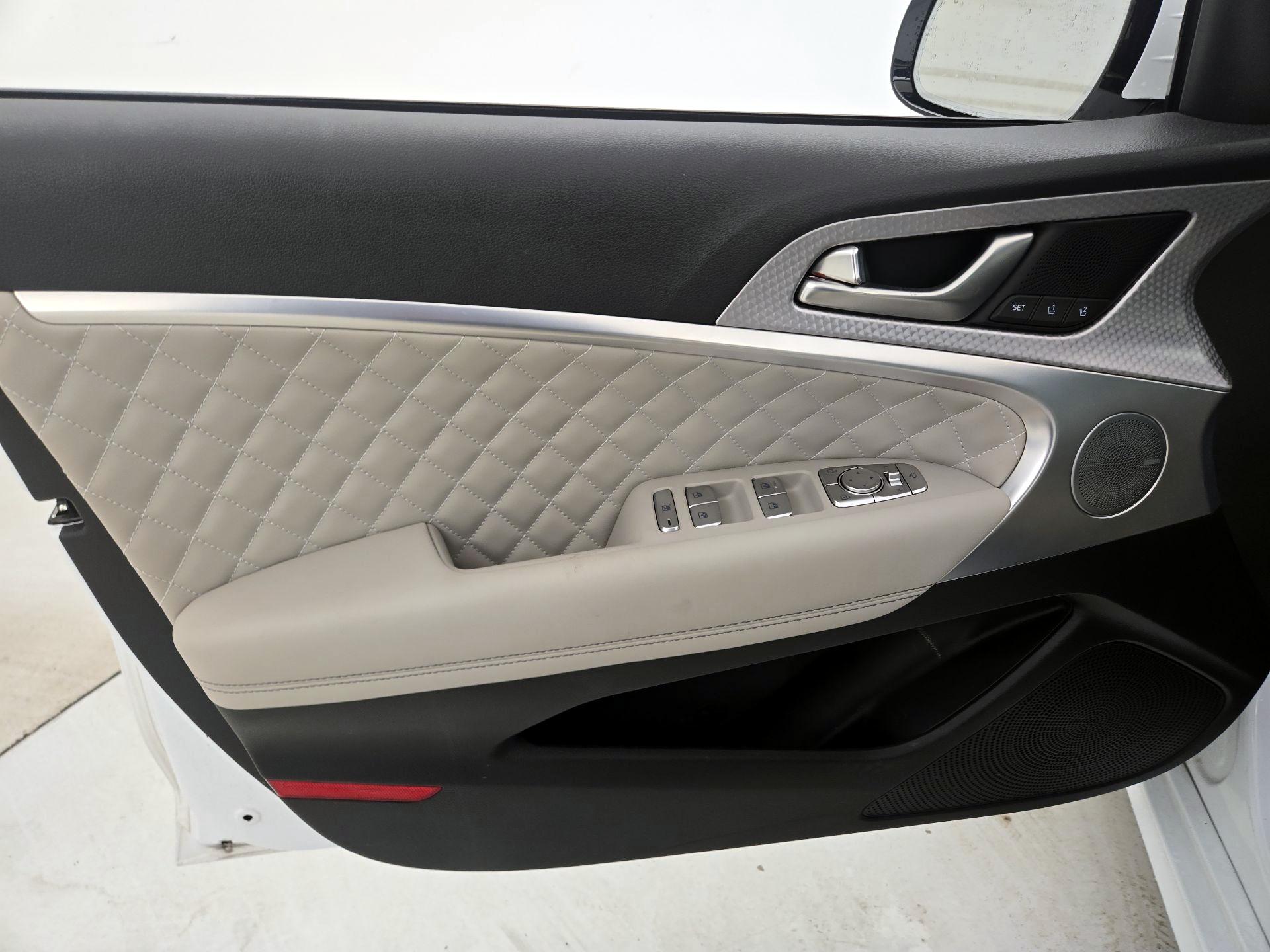 Thumbnail: 2022 Genesis G70 - 12