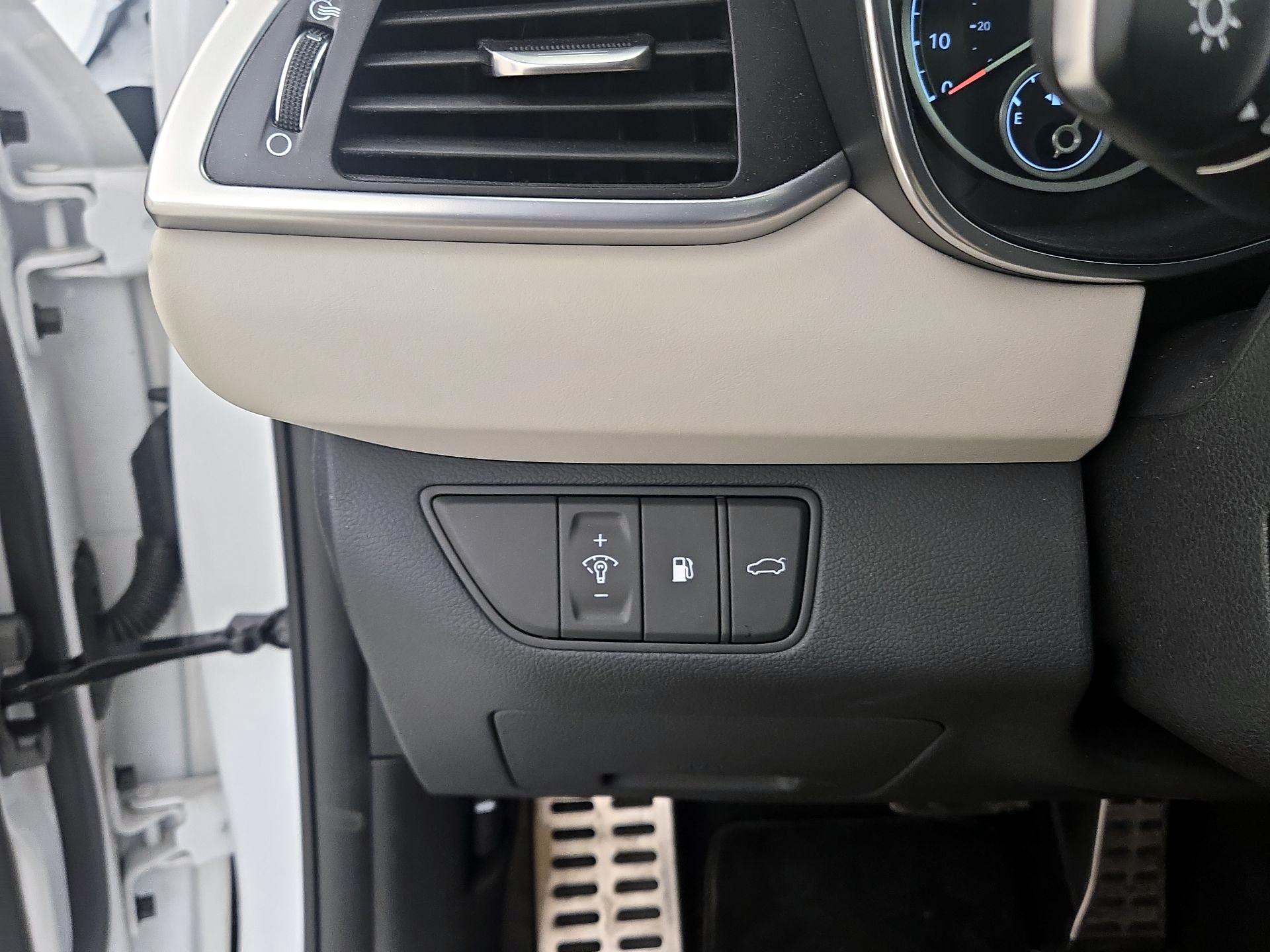 Thumbnail: 2022 Genesis G70 - 13