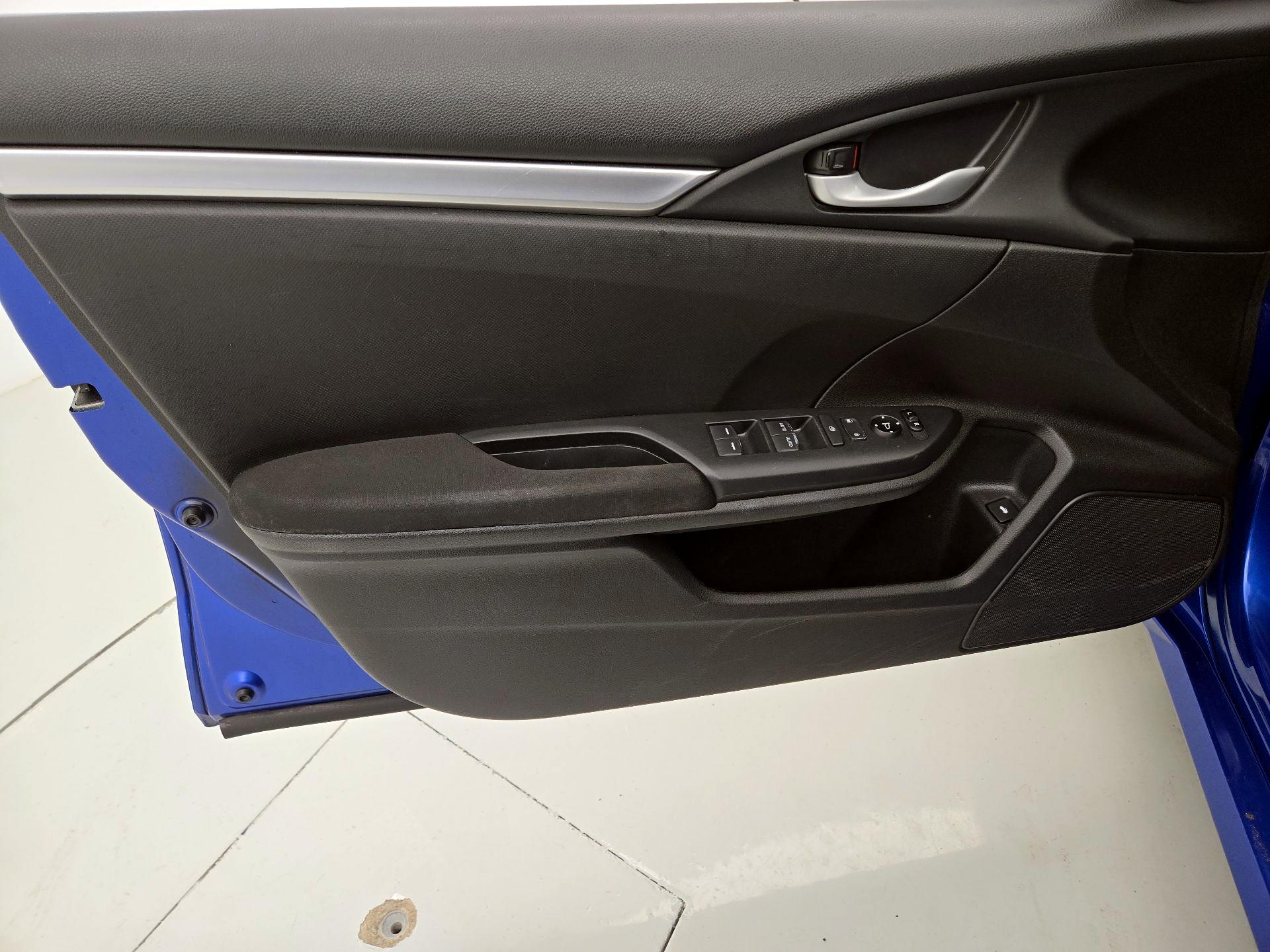 Thumbnail: 2016 Honda Civic - 12