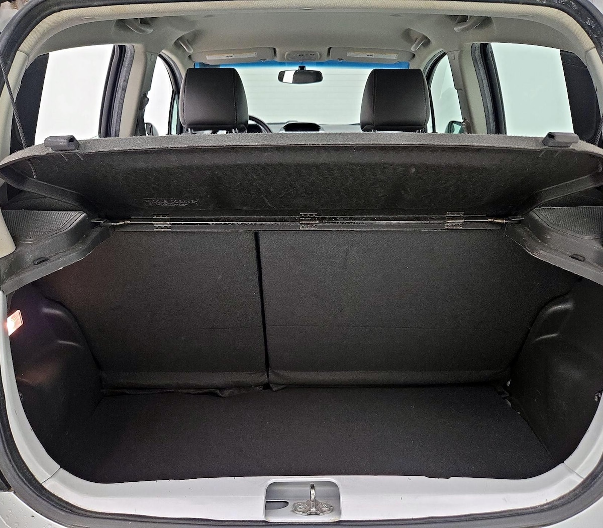 Trunk/Cargo (Seats Up)
