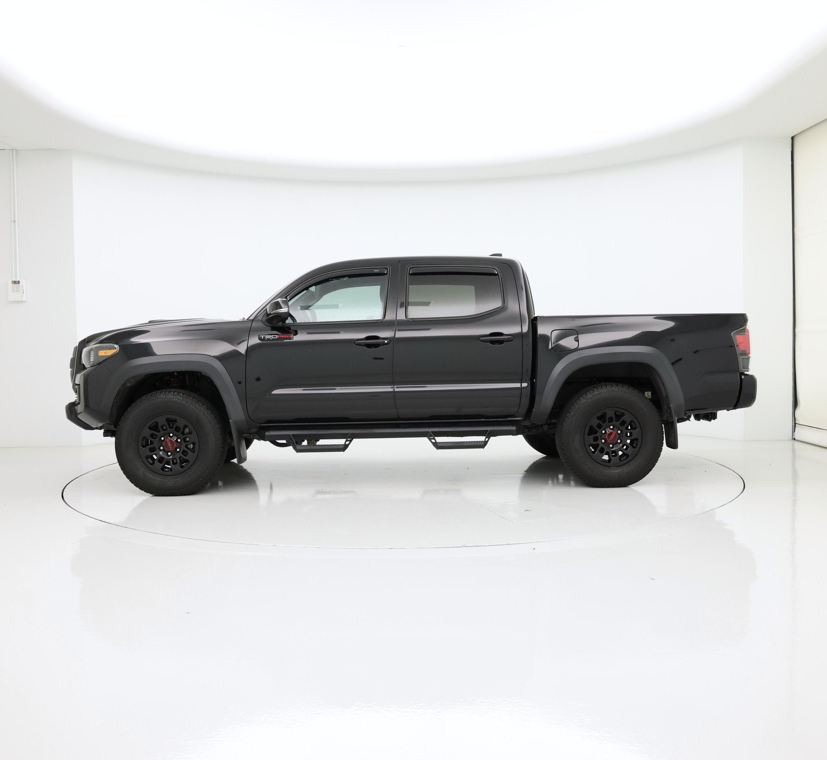 Thumbnail: 2019 Toyota Tacoma - 3