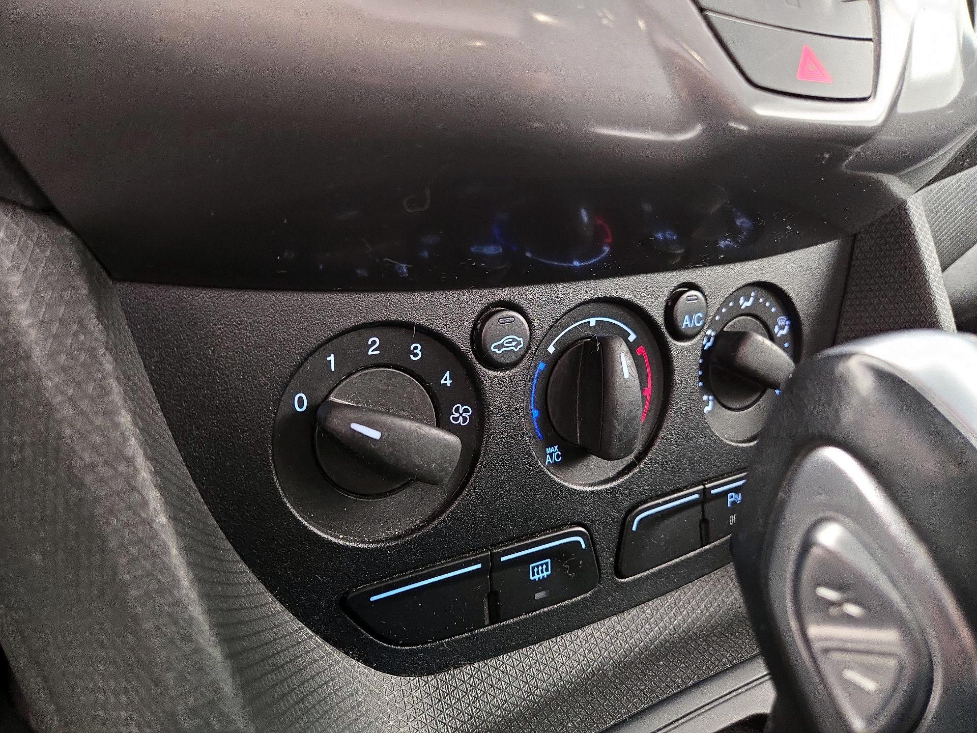 Thumbnail: 2016 Ford Transit Series - 16