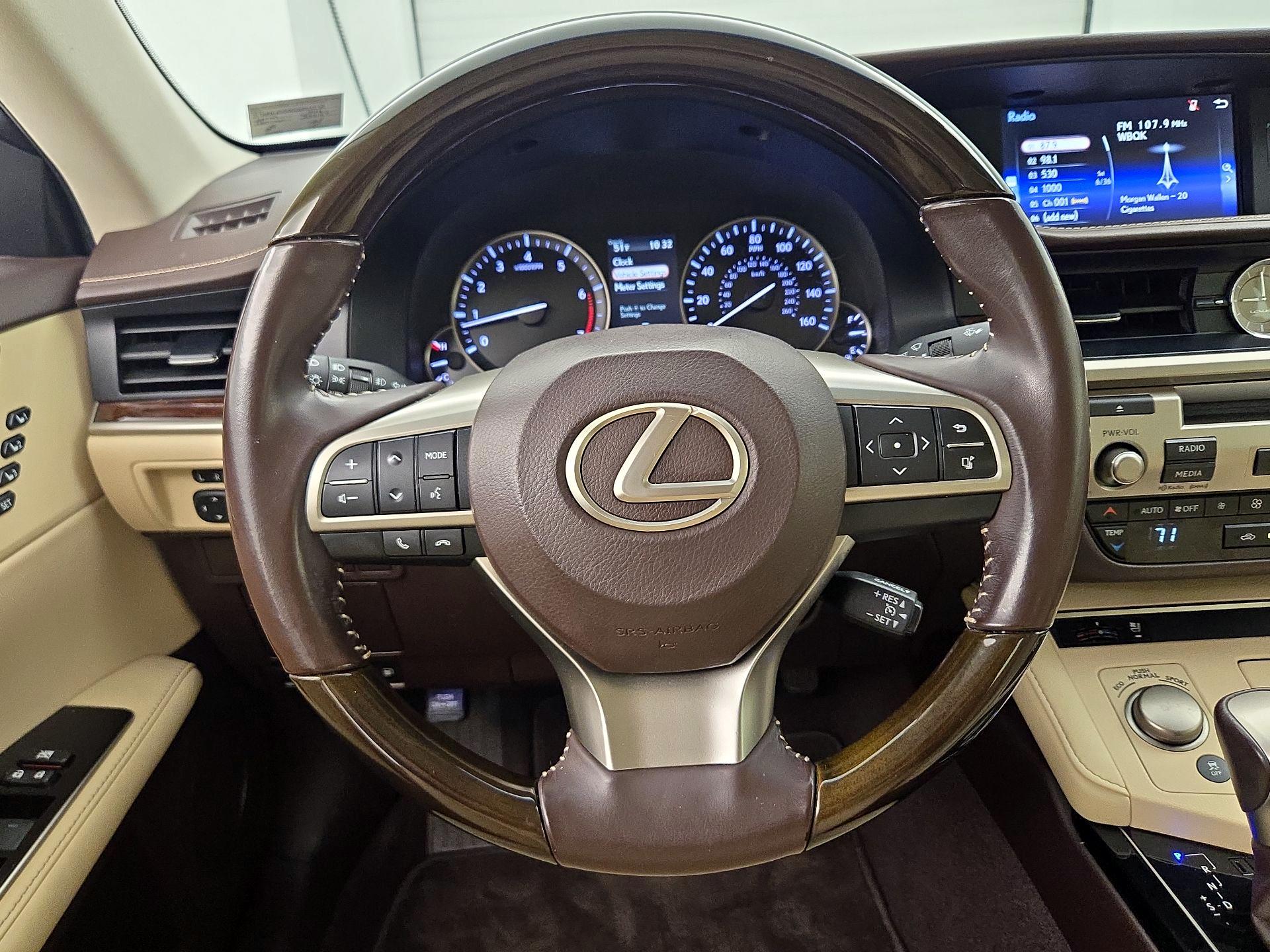 Thumbnail: 2016 Lexus ES - 10
