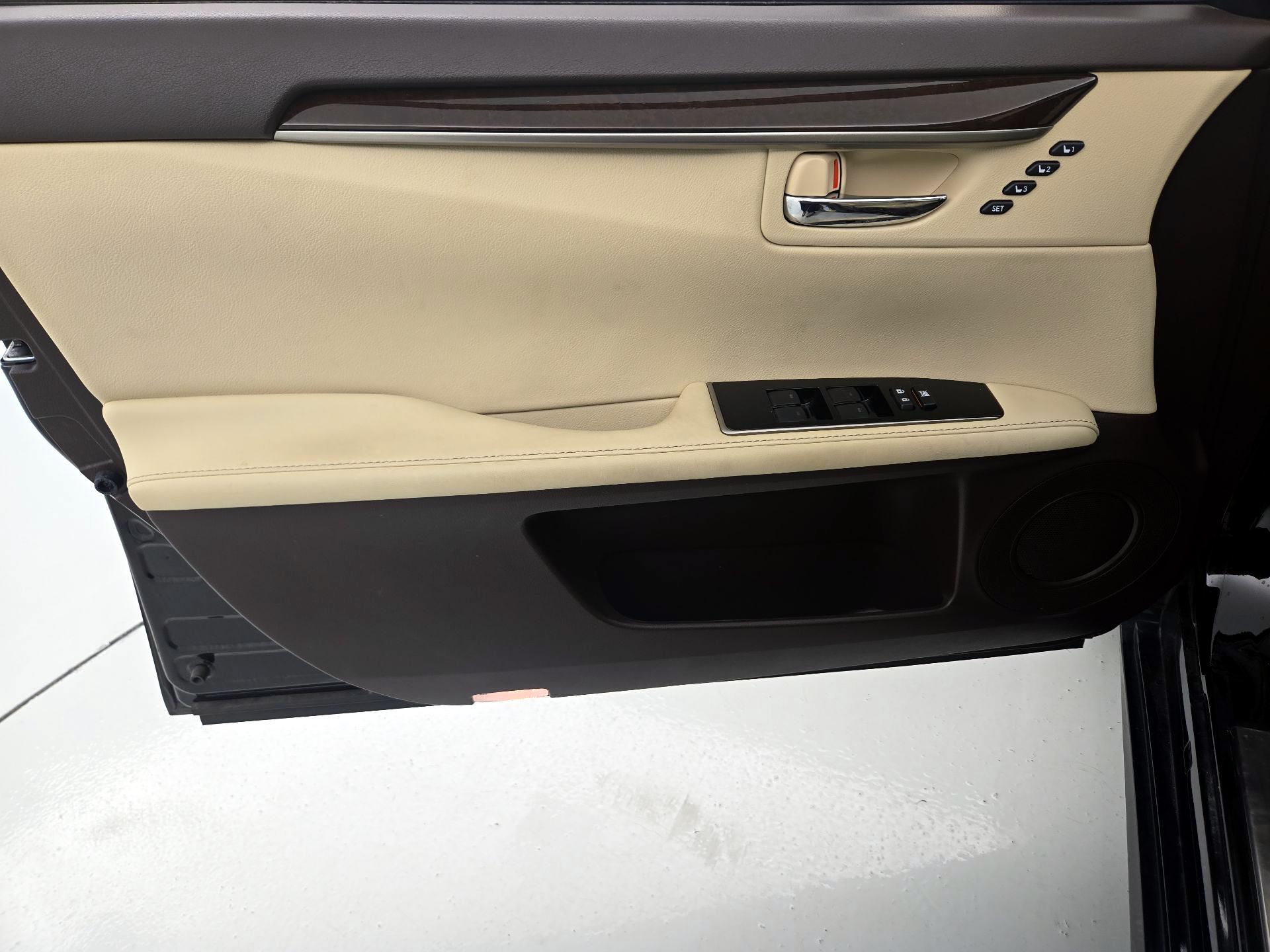 Thumbnail: 2016 Lexus ES - 12