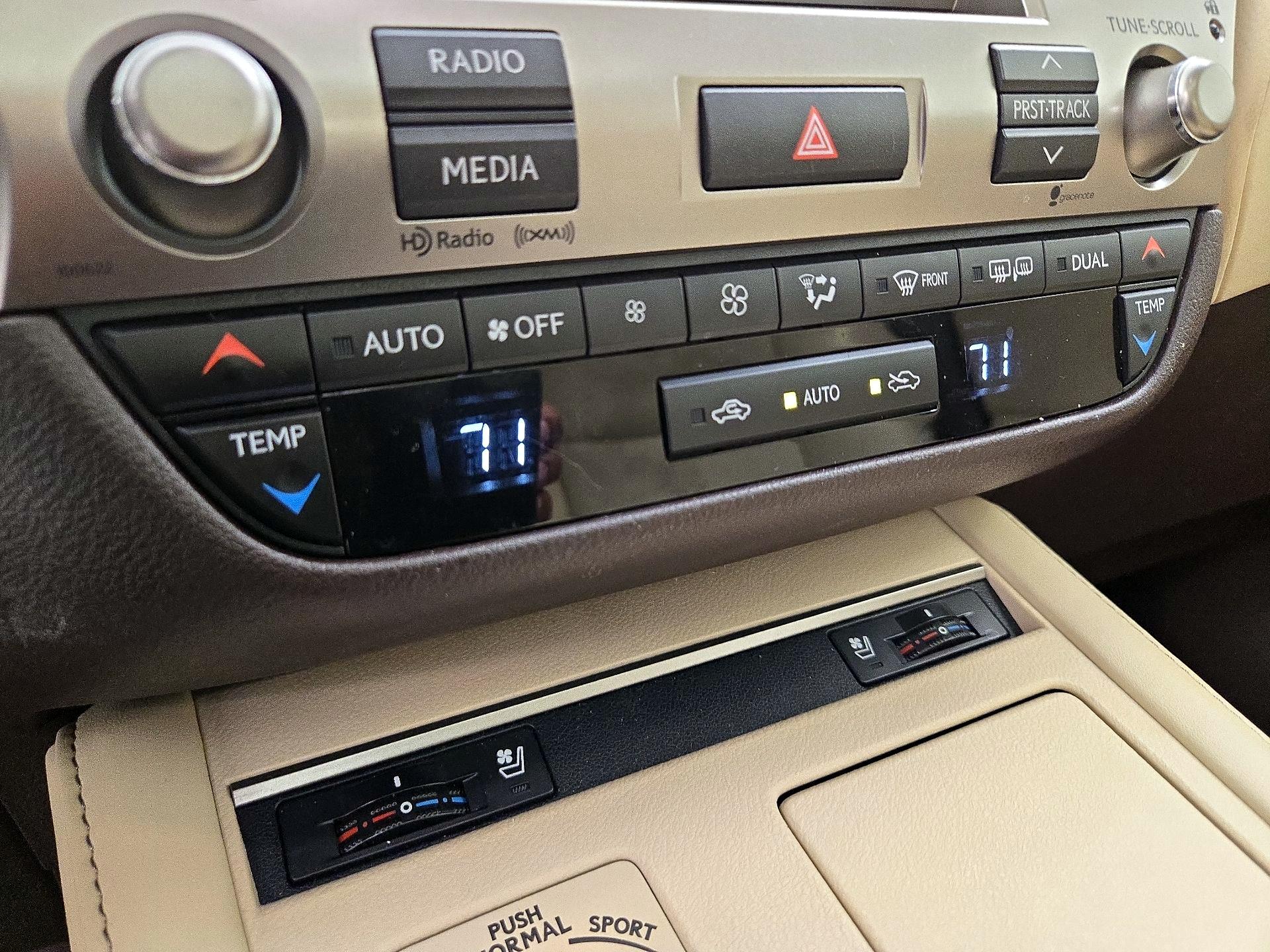 Thumbnail: 2016 Lexus ES - 16