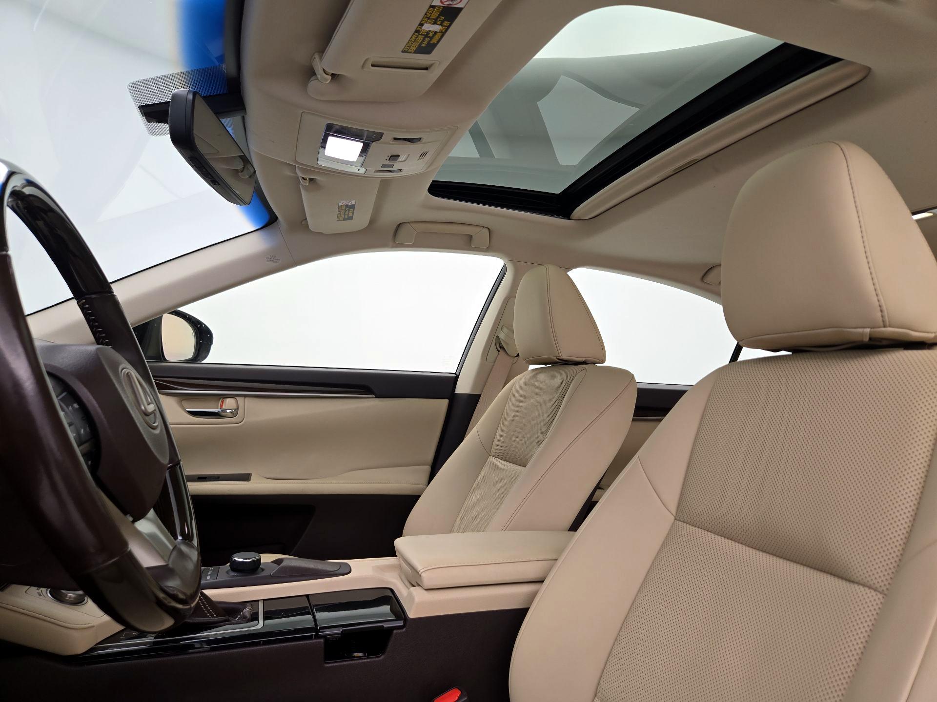 Thumbnail: 2016 Lexus ES - 19