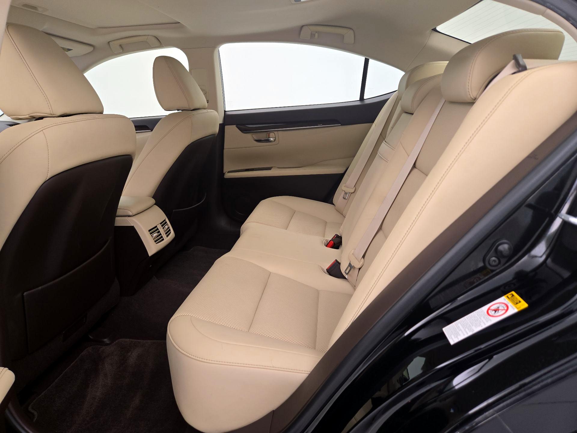 Thumbnail: 2016 Lexus ES - 20