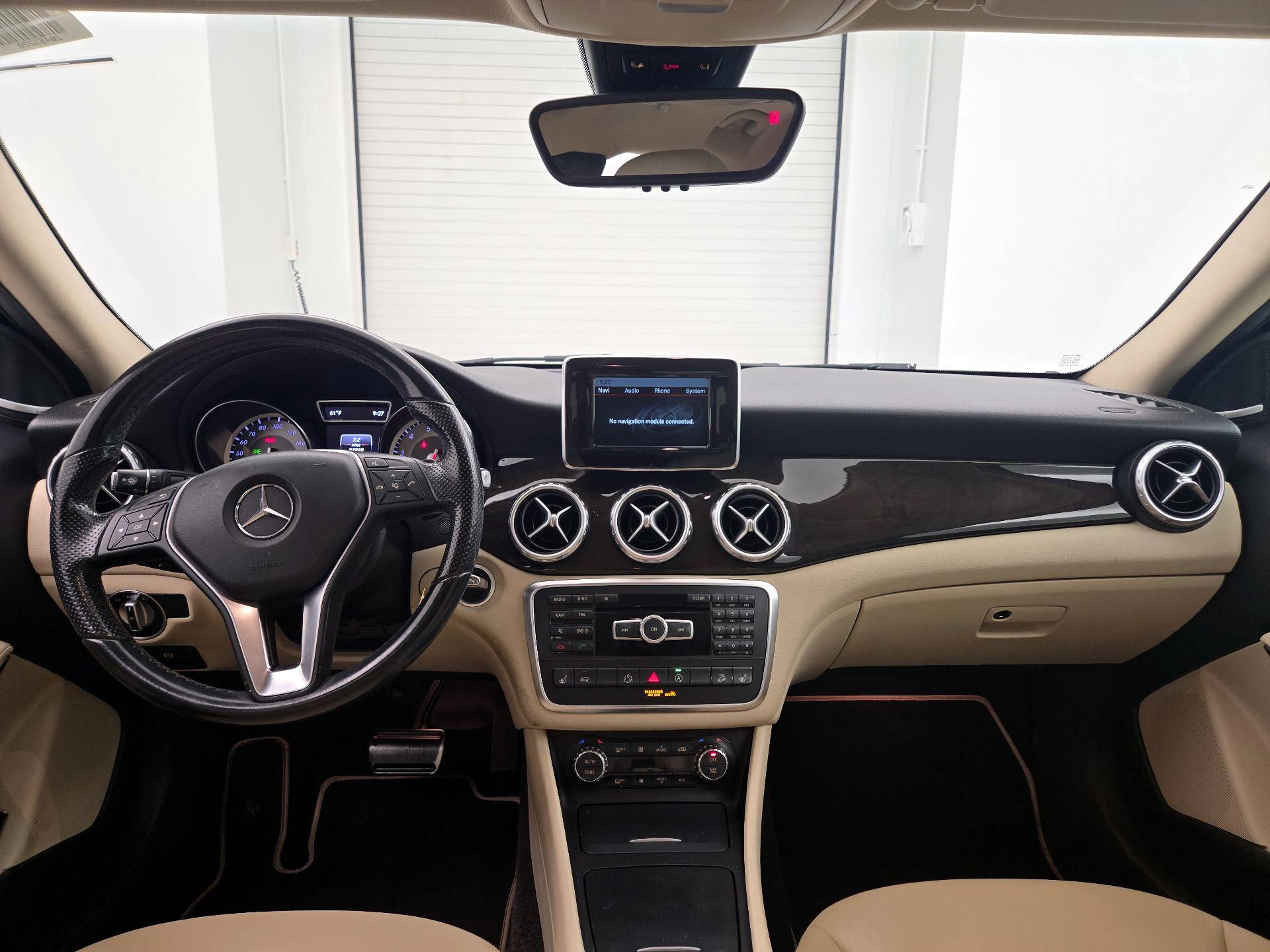 Thumbnail: 2015 Mercedes-Benz GLA - 9