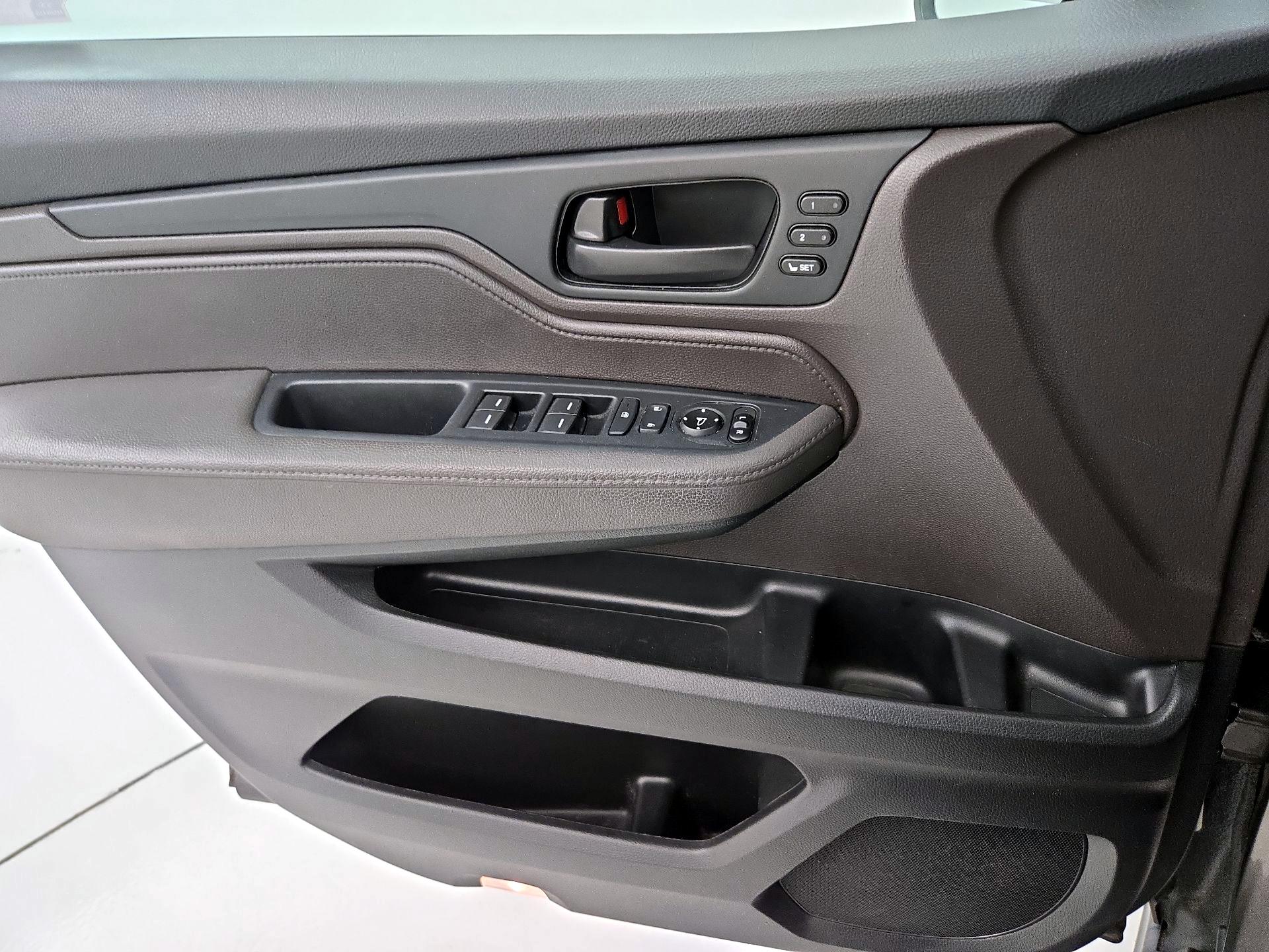 Thumbnail: 2019 Honda Odyssey - 12