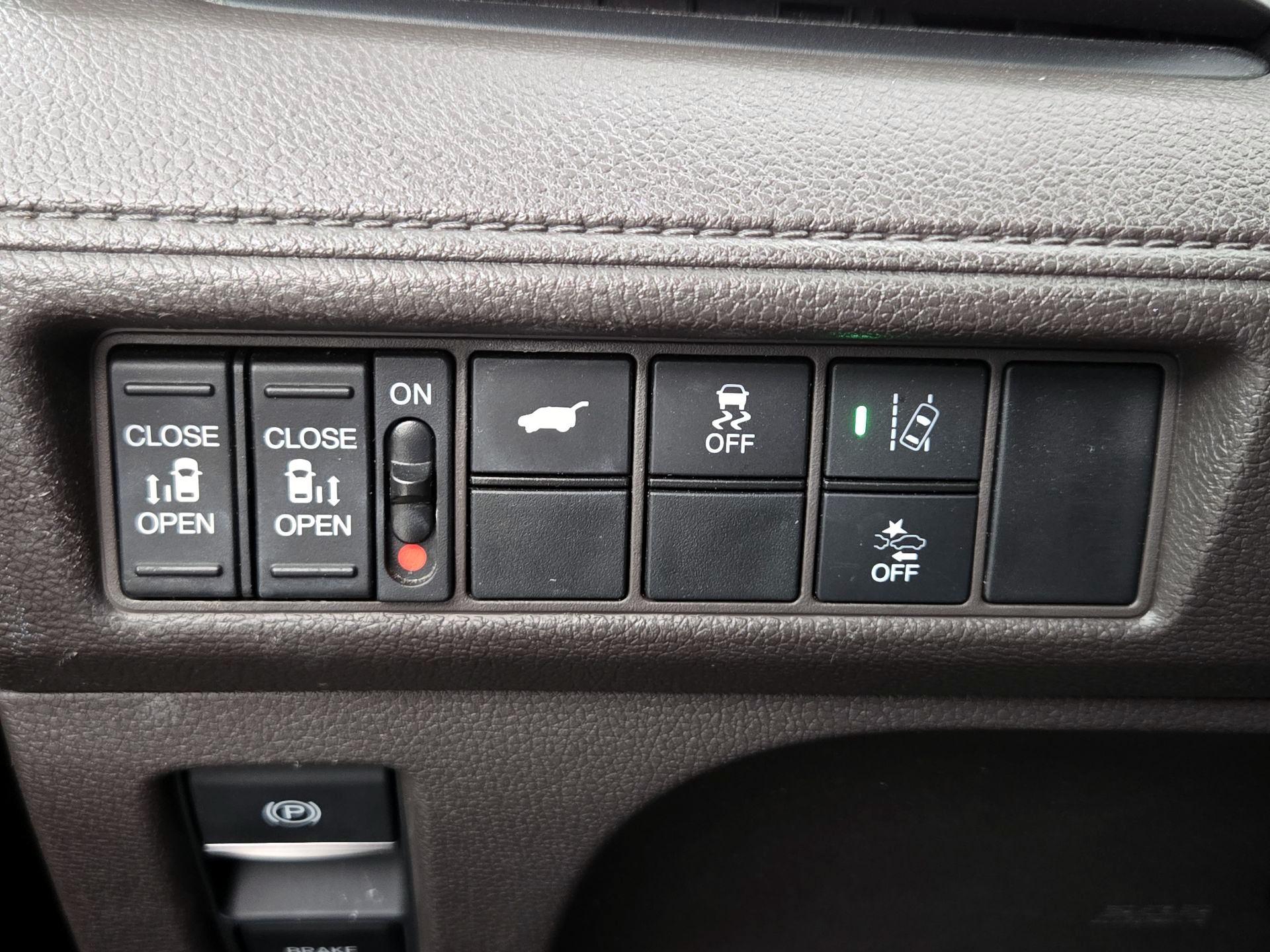 Thumbnail: 2019 Honda Odyssey - 13