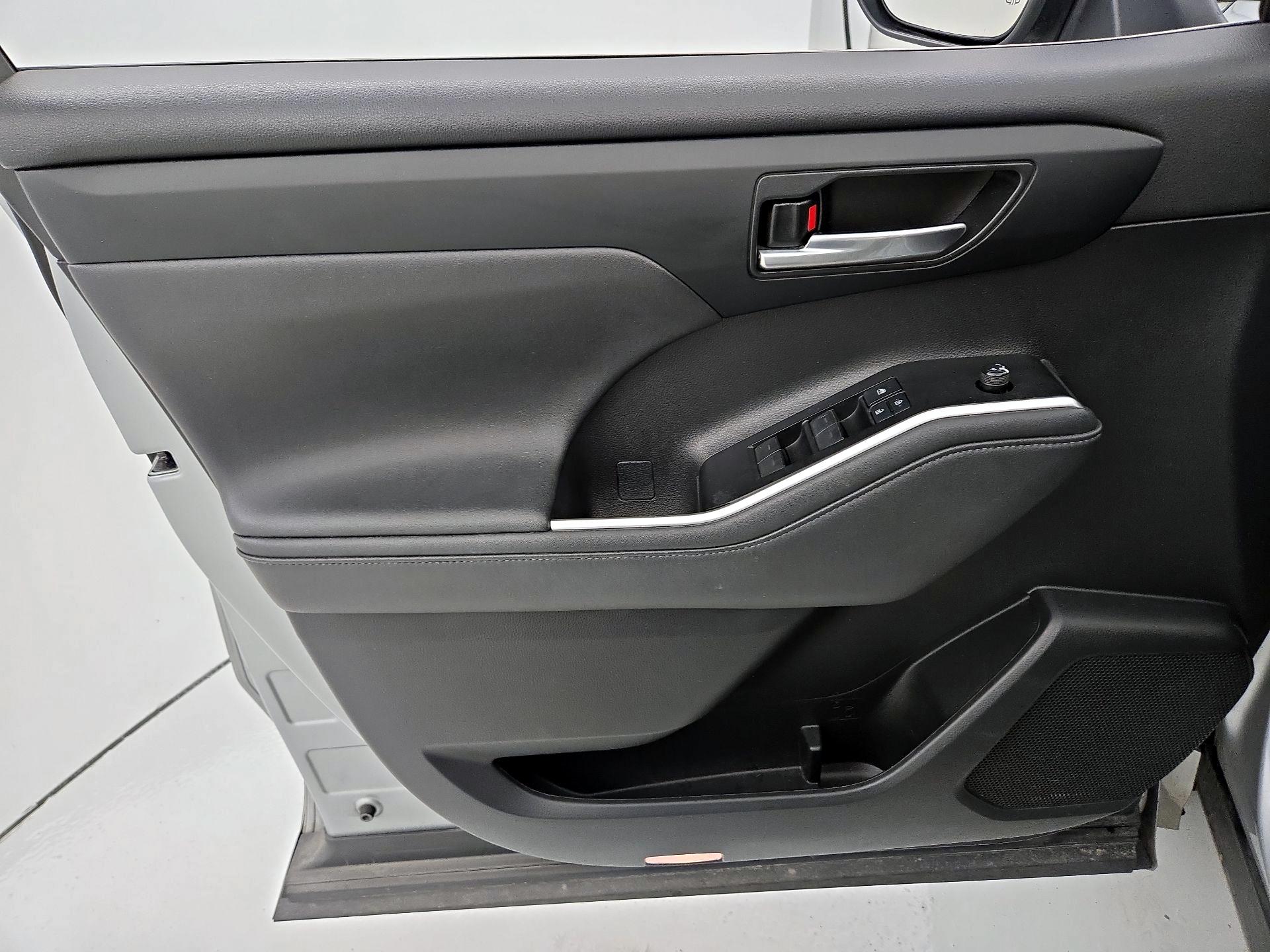 Thumbnail: 2021 Toyota Highlander - 12
